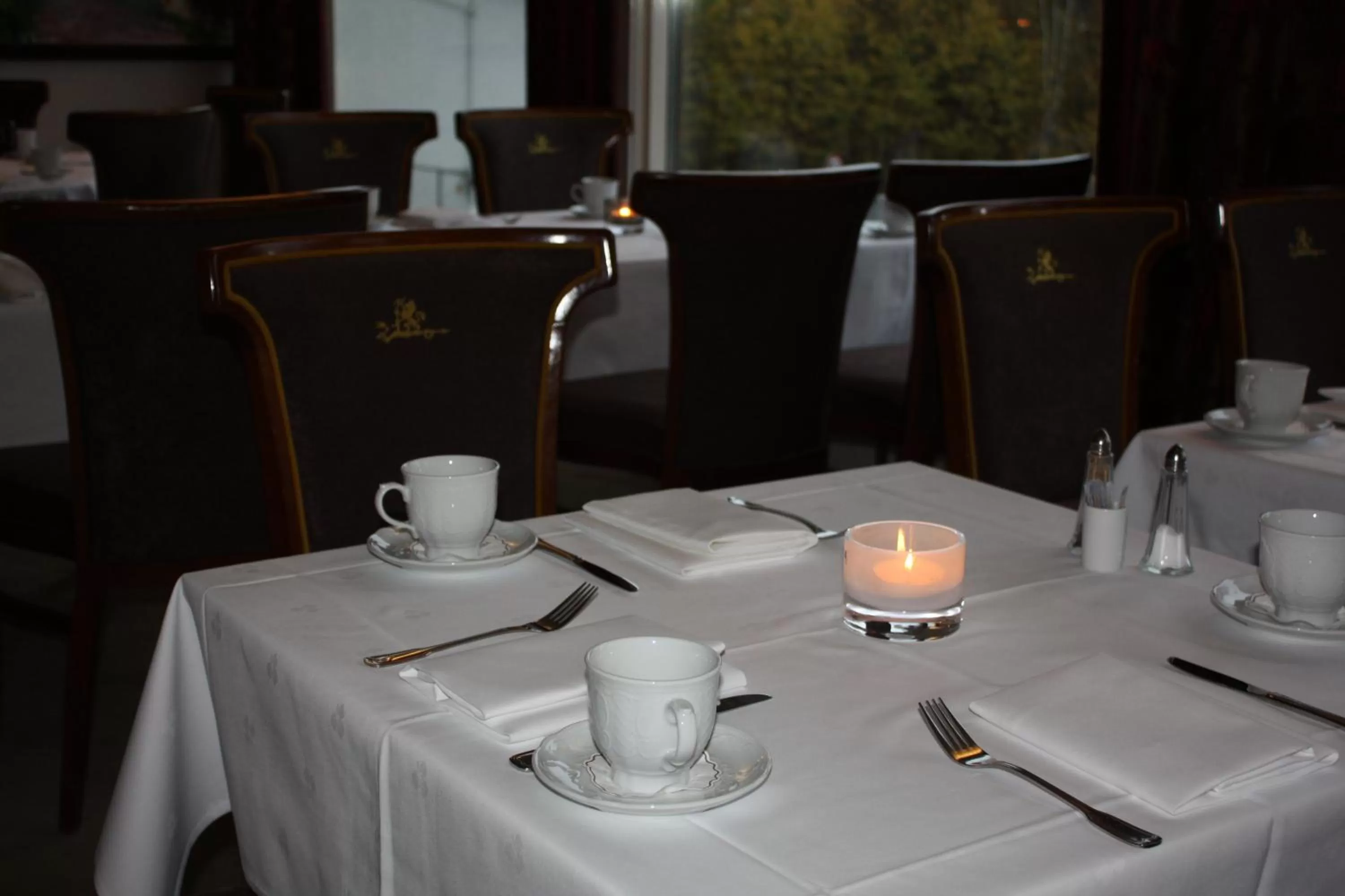 Restaurant/places to eat in Vinger Hotell