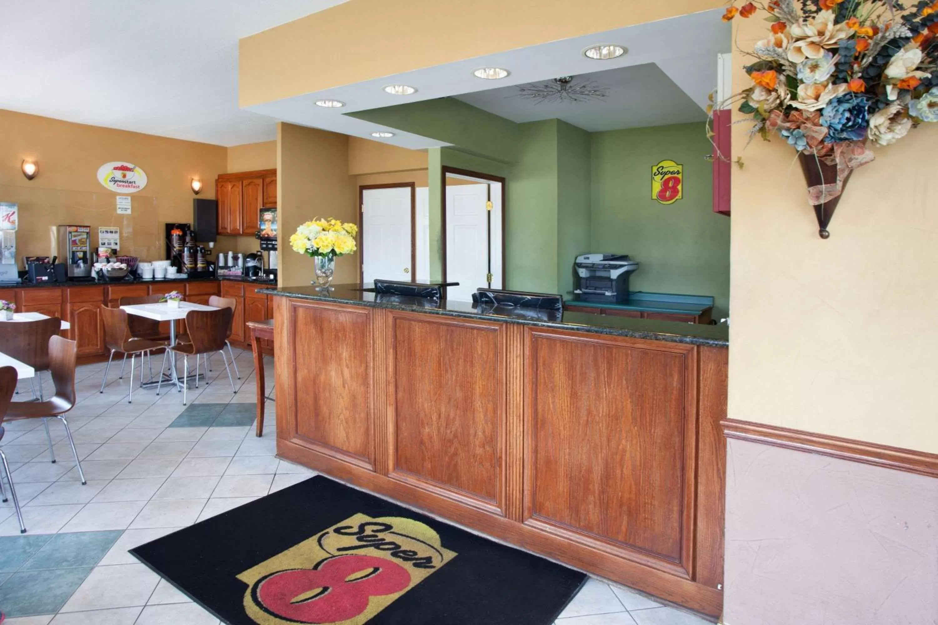Lobby or reception in Super 8 by Wyndham Chicago/Rosemont/O'Hare/SE