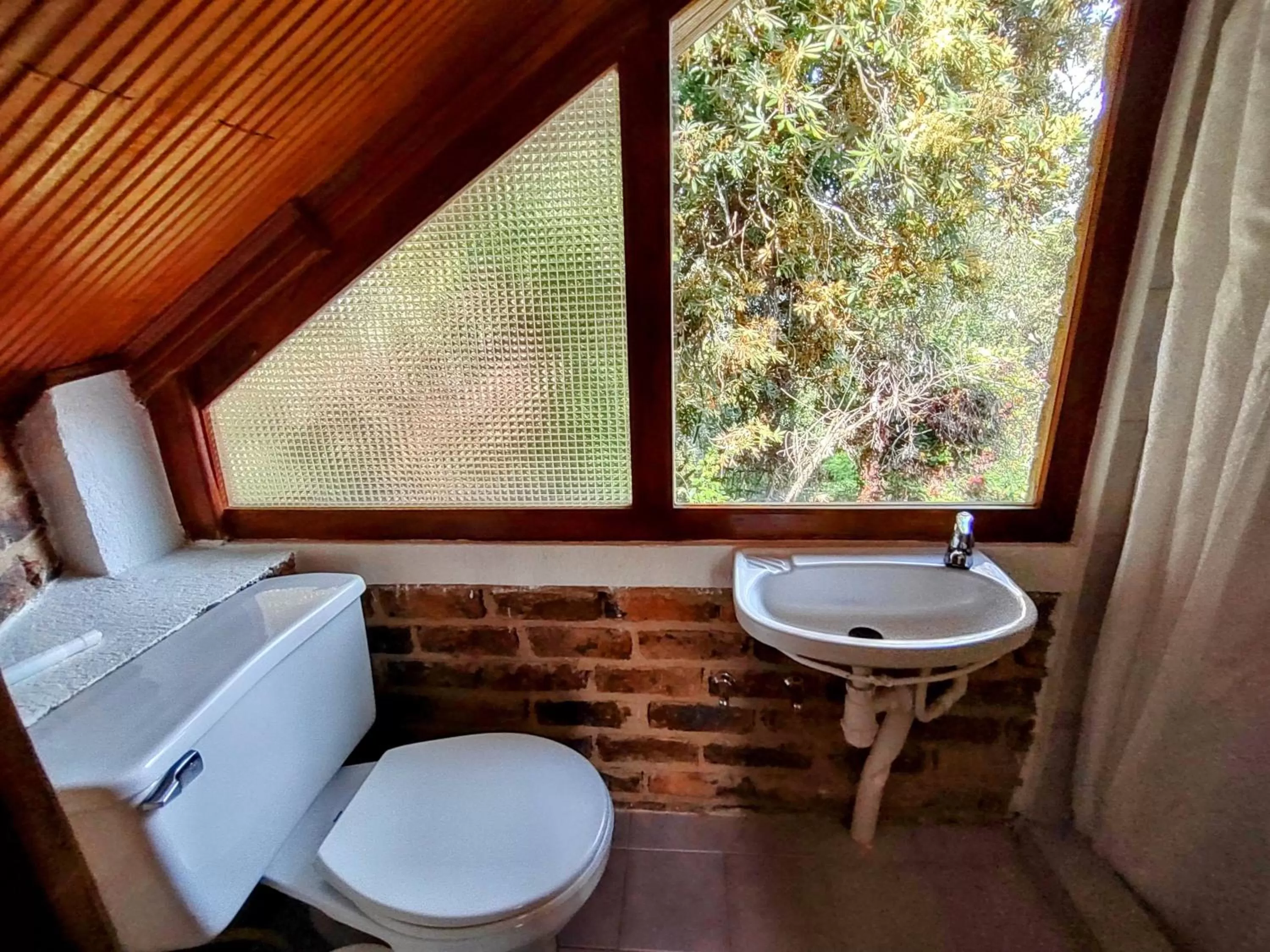 Bathroom in Refugio Génesis habitaciones Lago de Tota