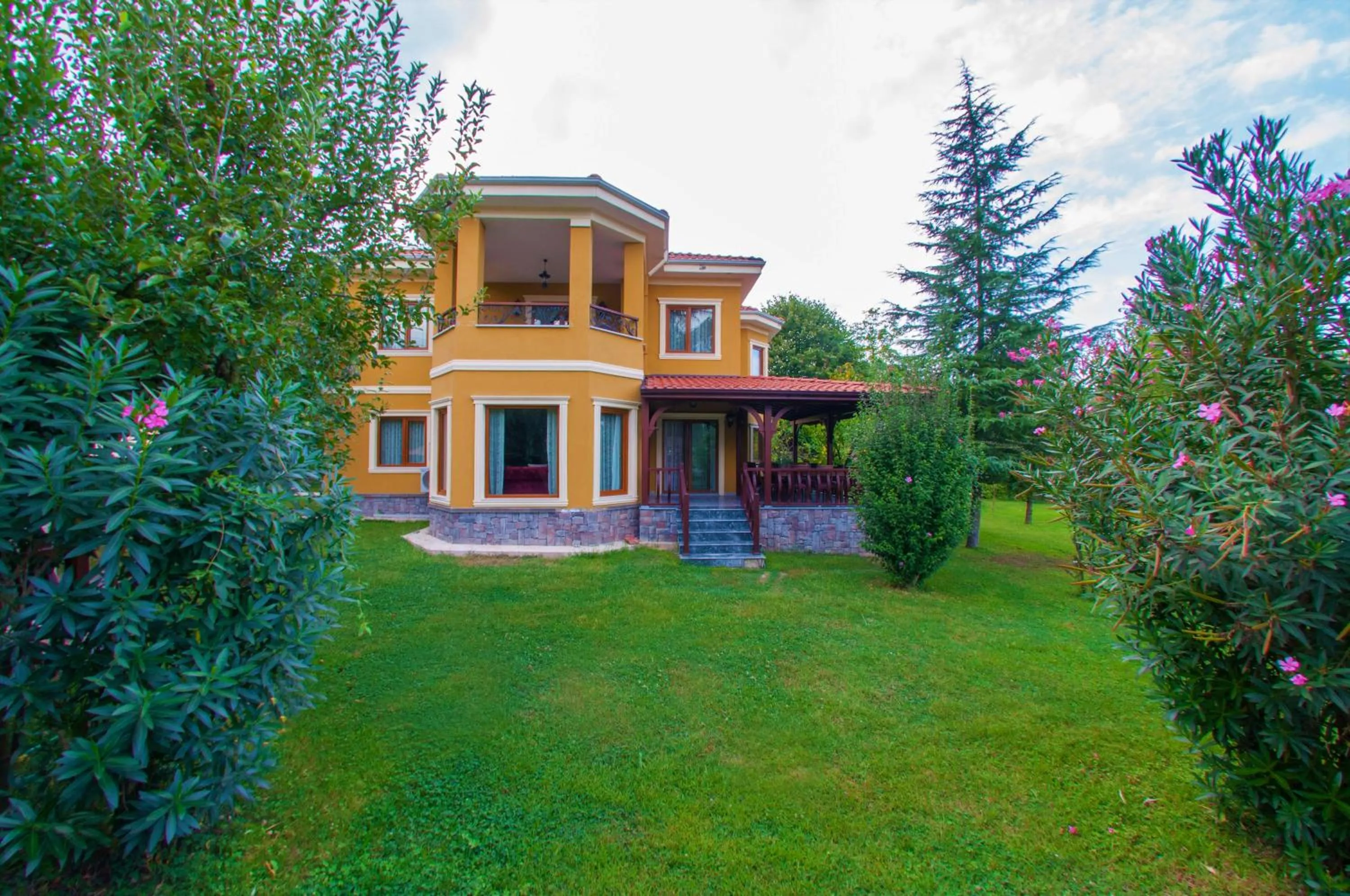 Property building in Villa Kirkpinar Sapanca