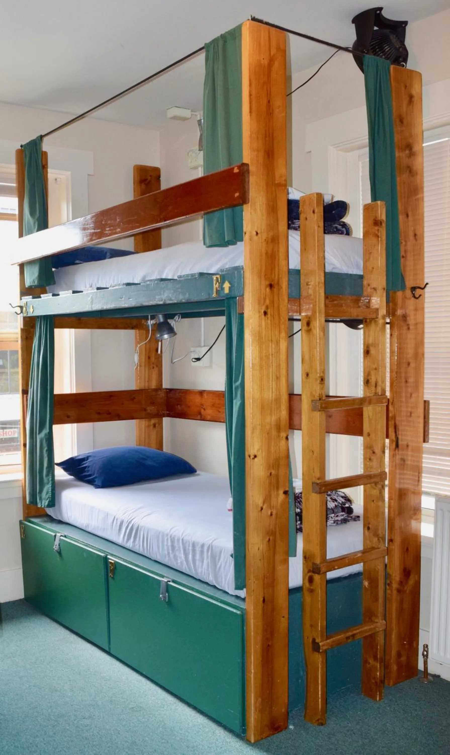 bunk bed, Bed in Green Tortoise Hostel Seattle