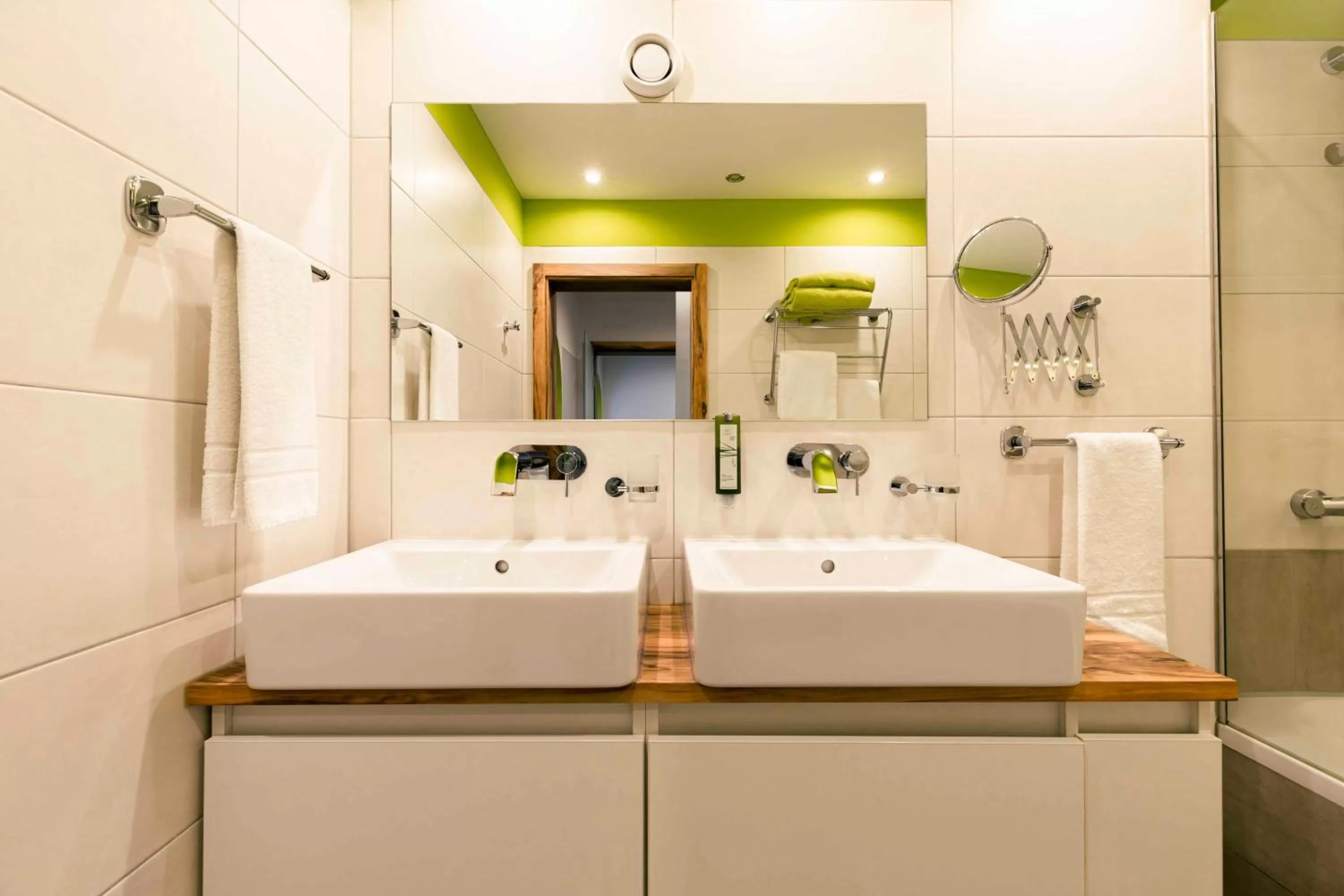 Bathroom in Landhotel GrünWies -Bonsai-Wellness Garni