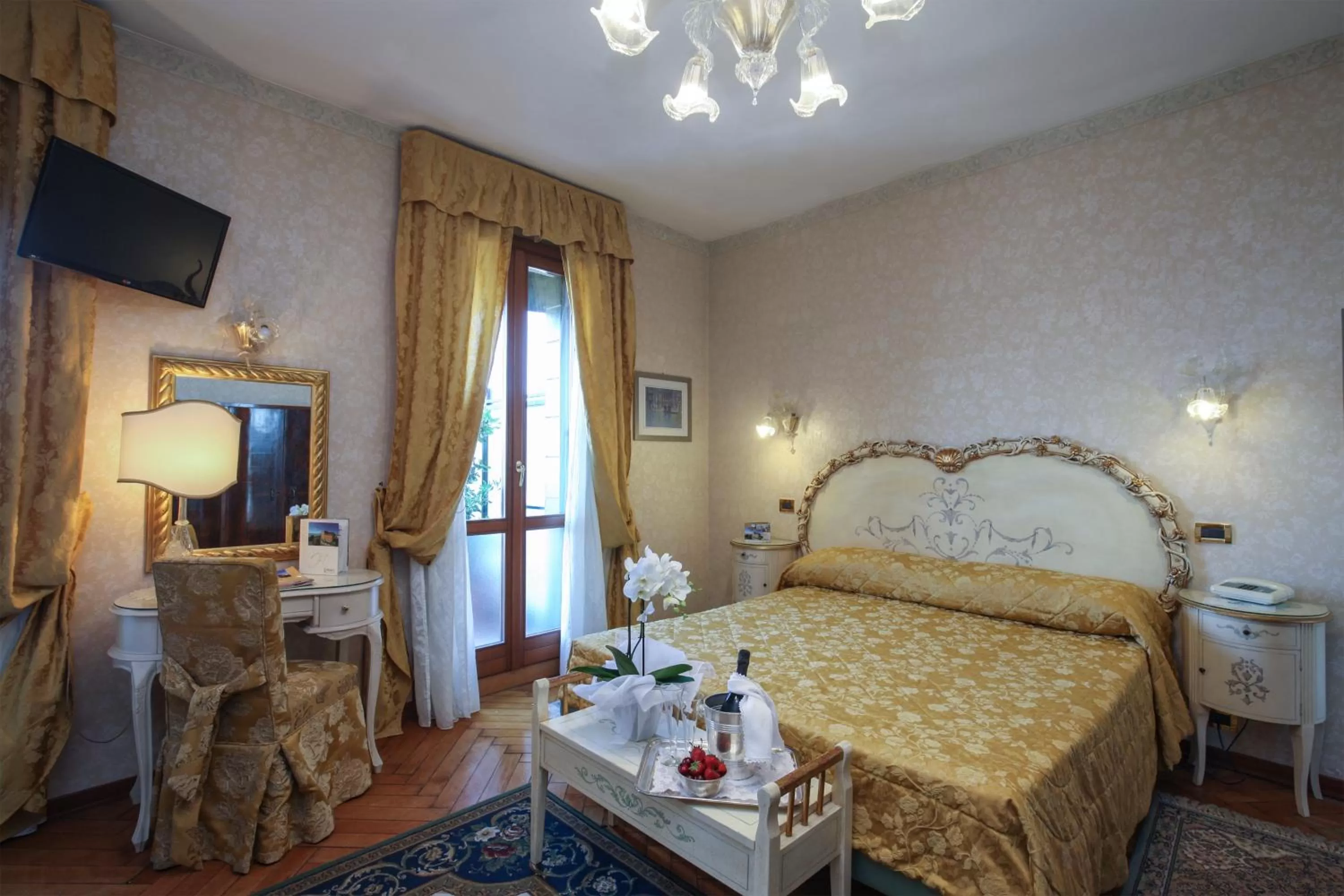 Photo of the whole room, Bed in Hotel Riviera Venezia Lido