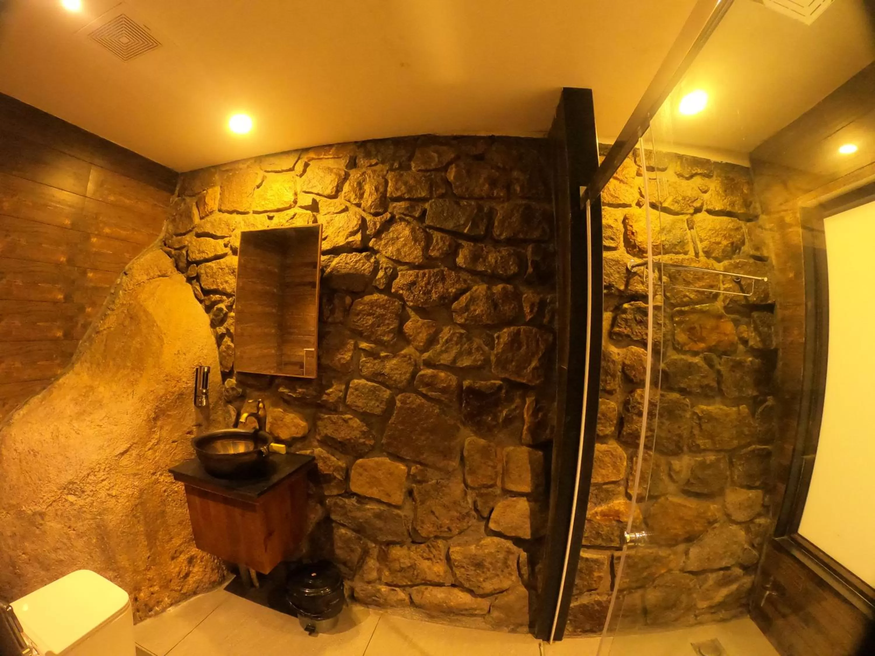 Bathroom in The Wild Trails Clarks Exotica , Munnar