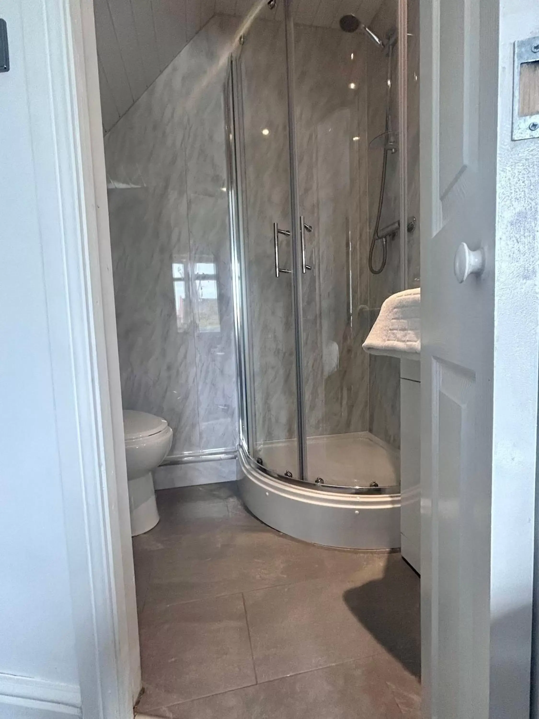 Standard Twin Room in Charnwood Regency Guest House Standard Twin Room in Charnwood Regency Guest House