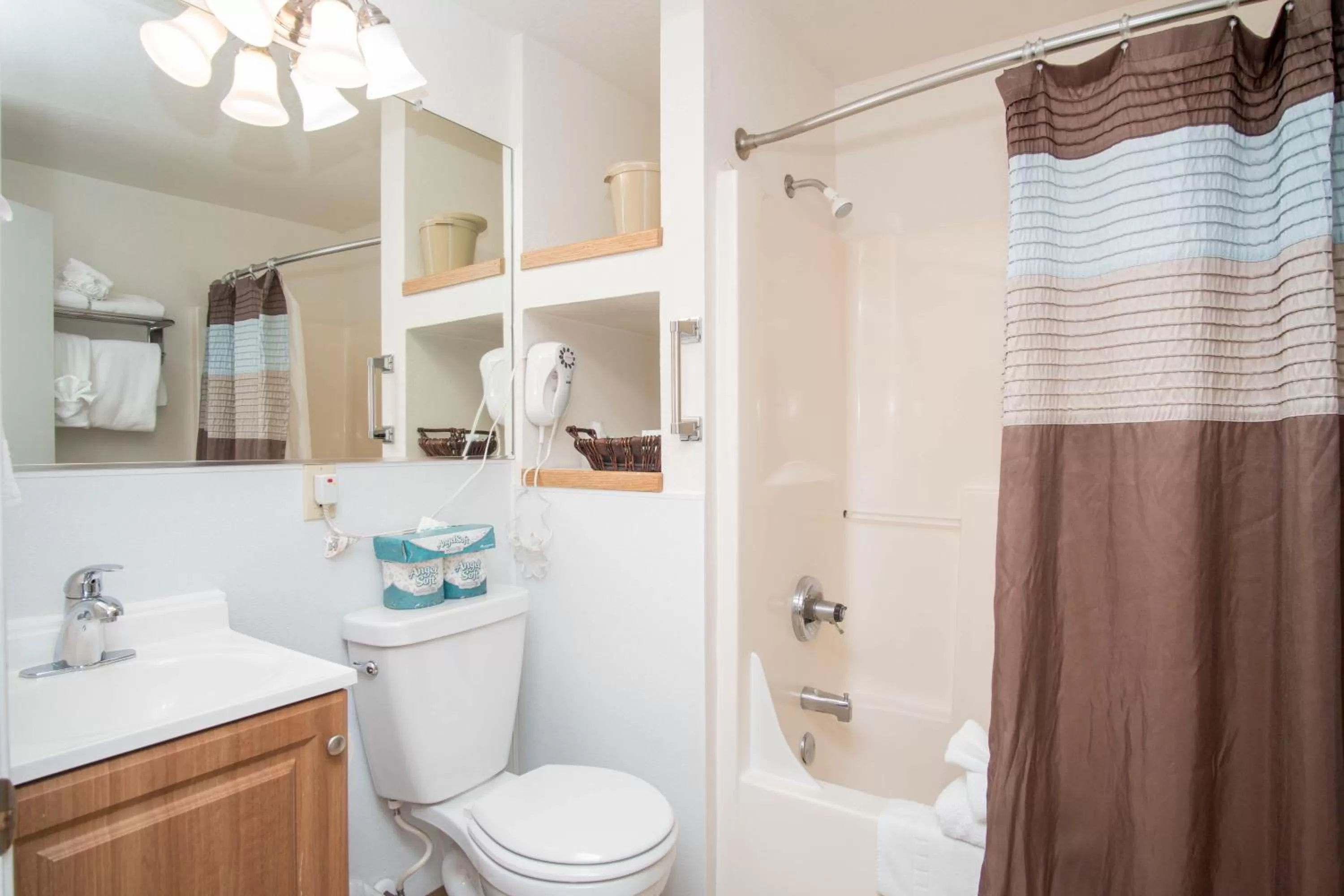 Bathroom in Ecola Creek Lodge