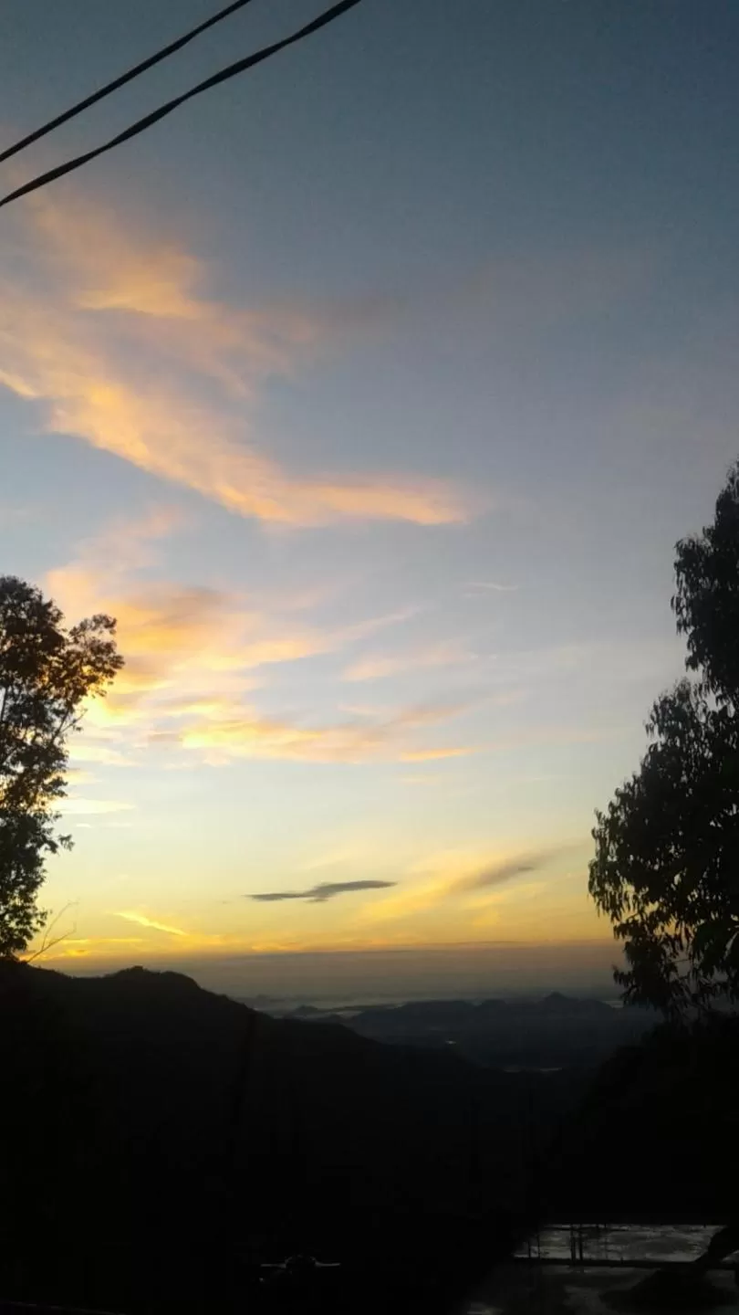 Sunrise in Malithis lodge