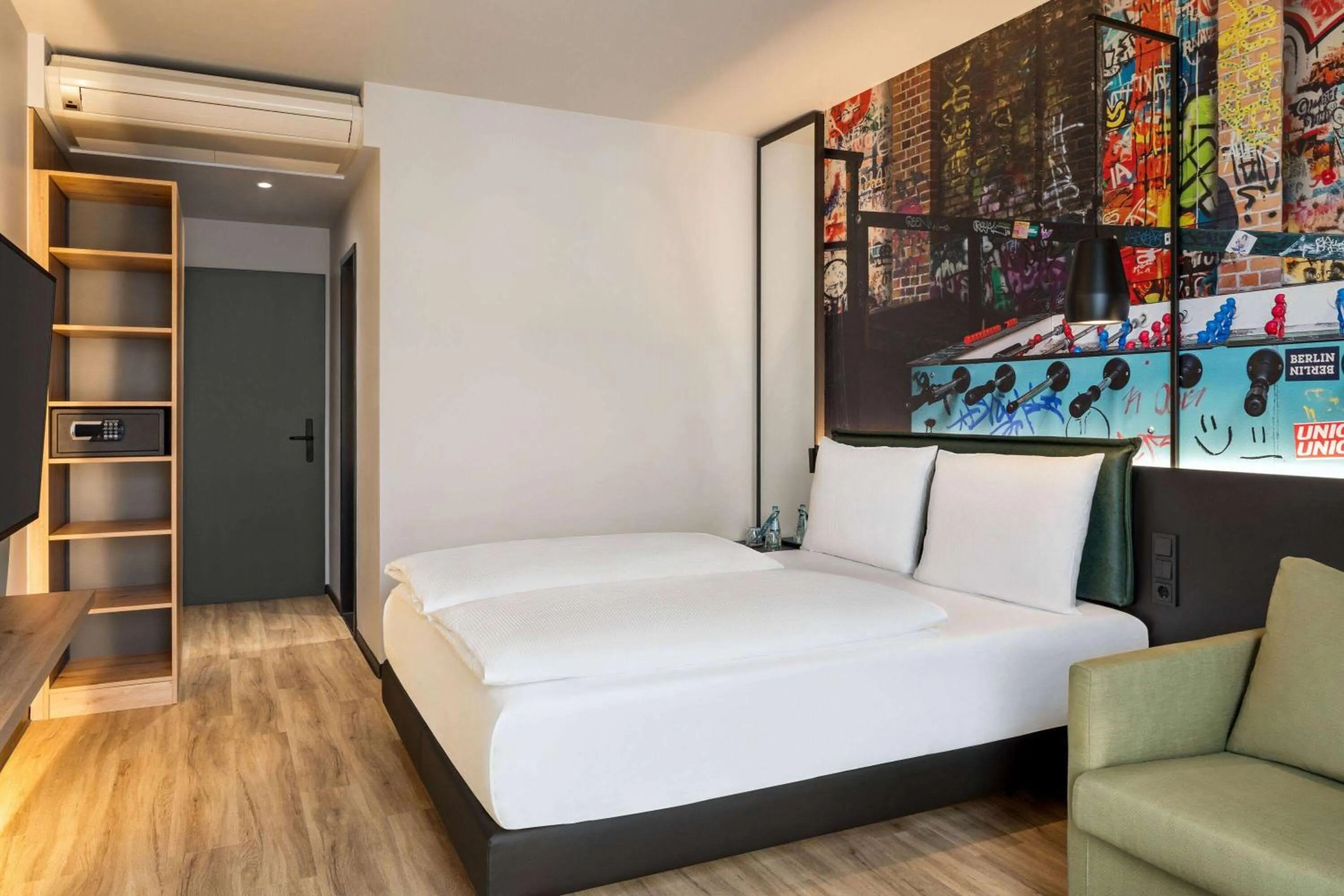 Photo of the whole room, Bed in Vienna House Easy by Wyndham Berlin Potsdamer Platz