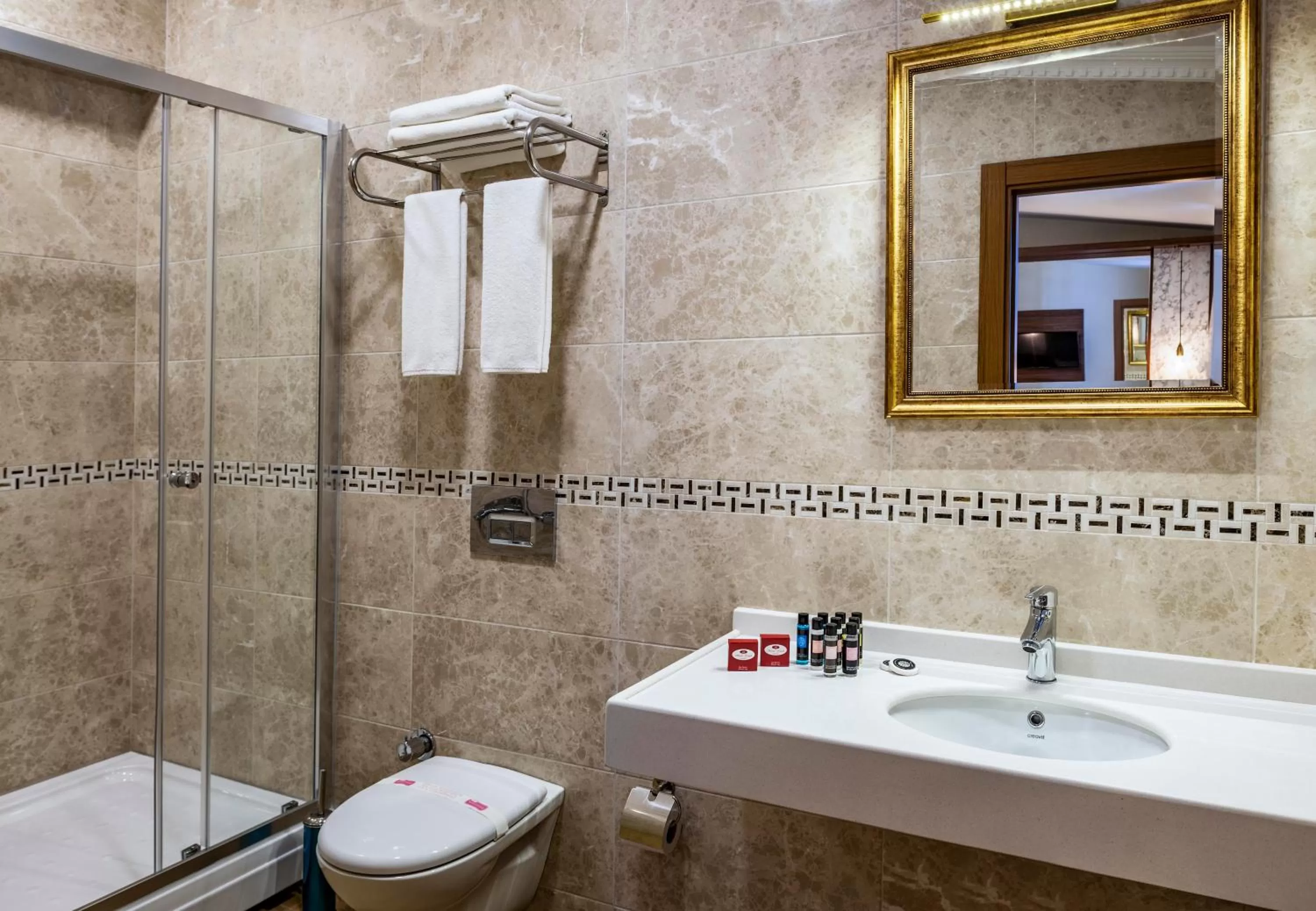 Shower in Kupeli Hotel