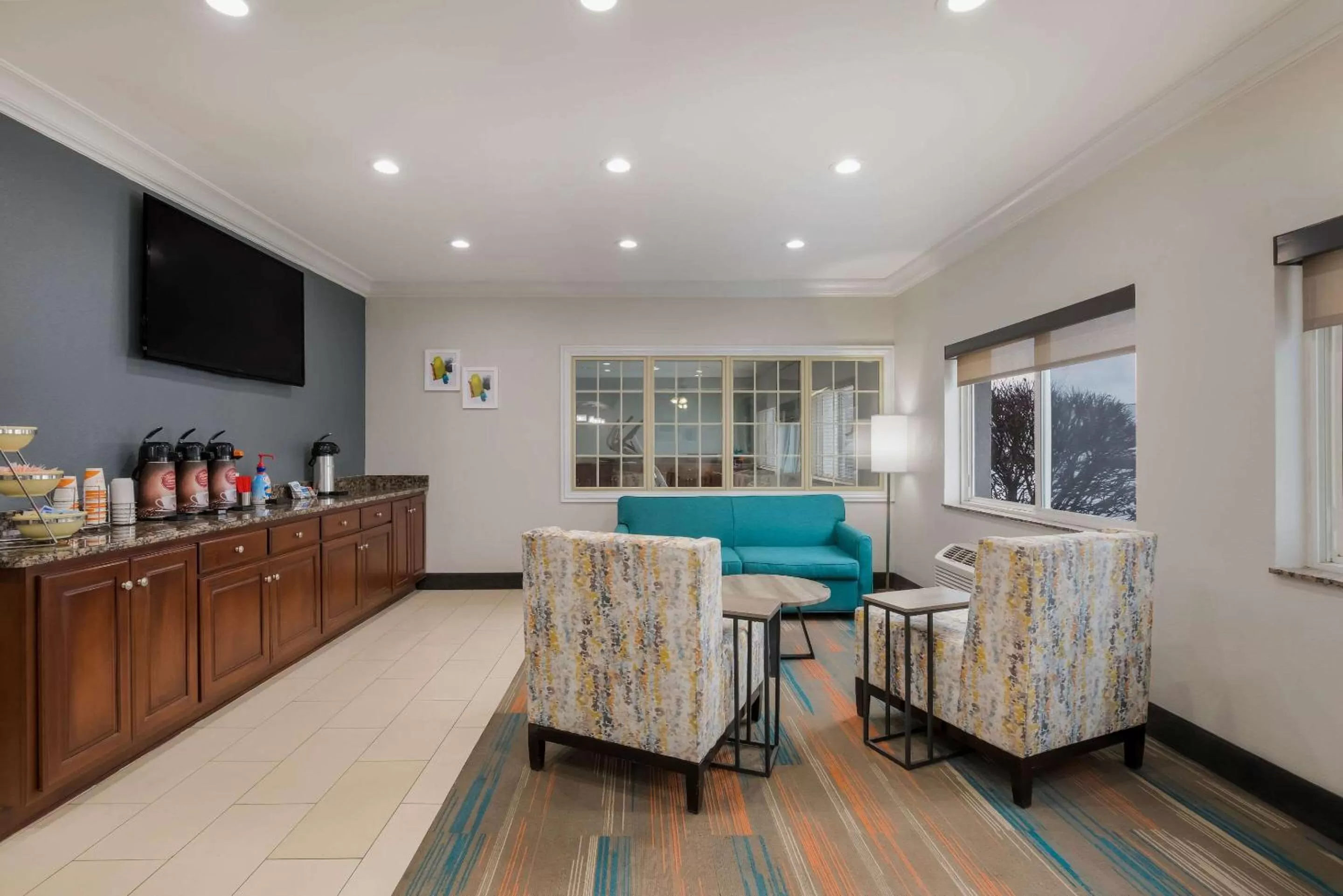 Breakfast in MainStay Suites Joliet I-80