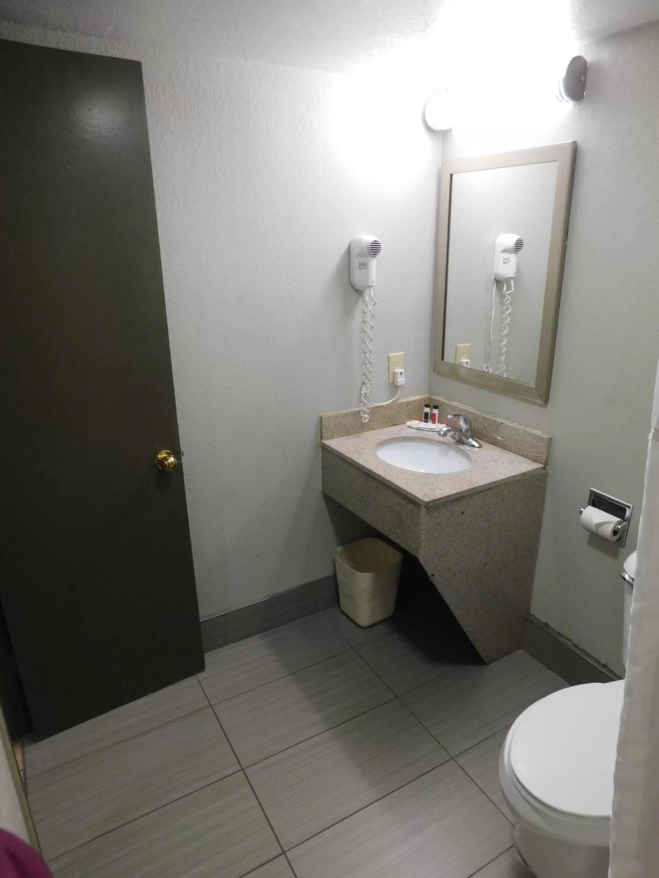 Days Inn & Suites by Wyndham Downtown Gatlinburg Parkway