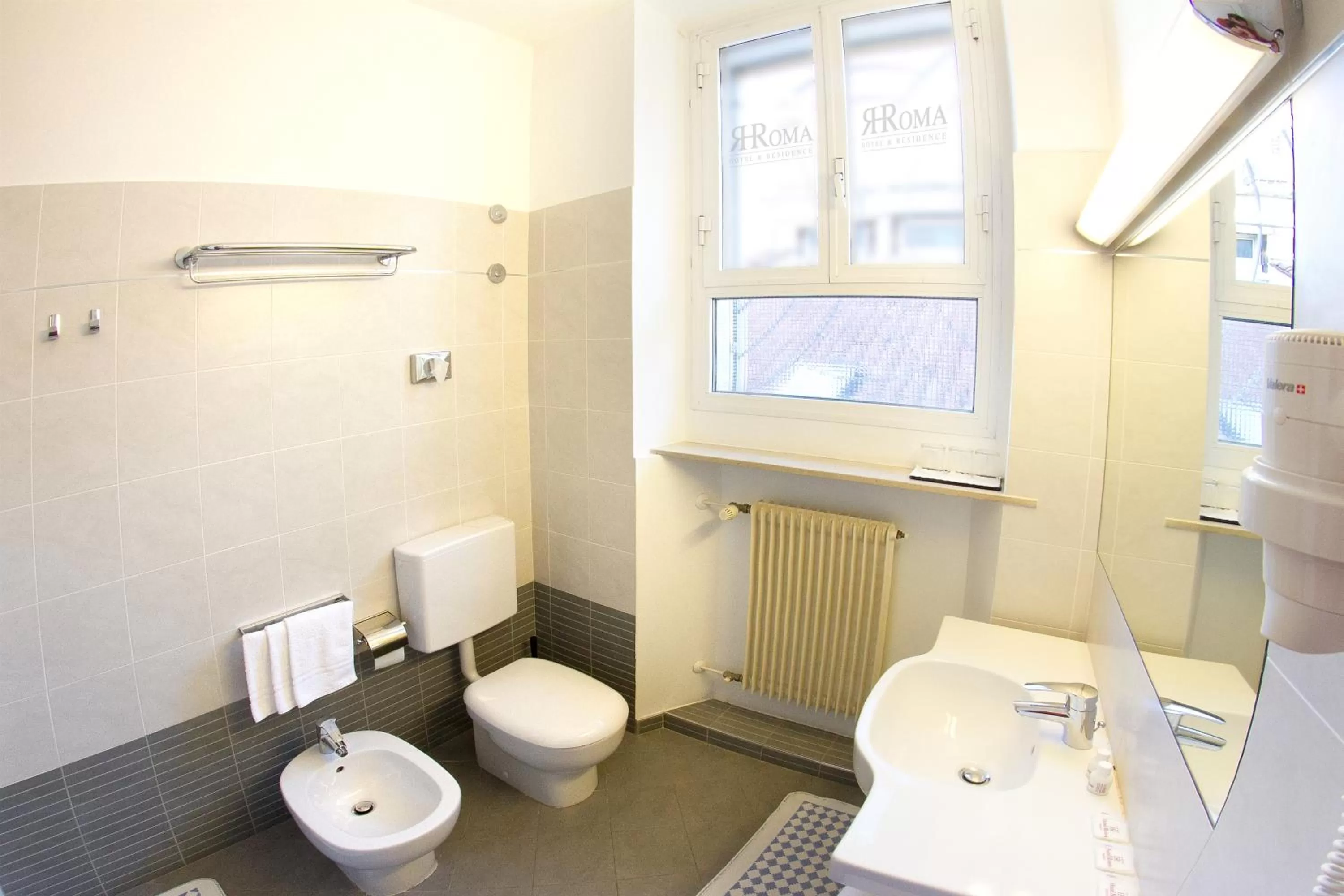 Bathroom in Hotel Roma