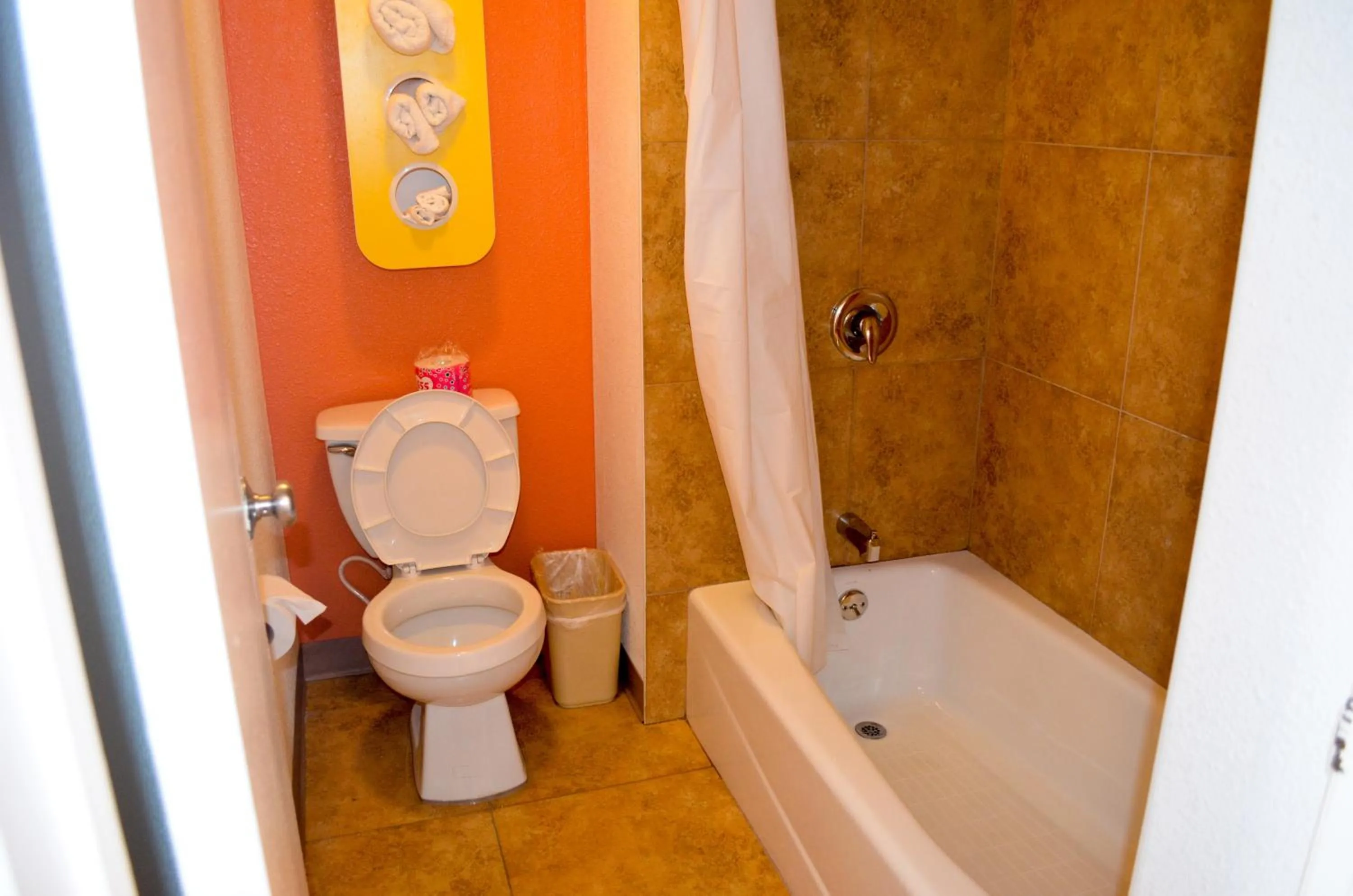 Bathroom in Motel 6 Lost Hills / Buttonwillow Racetrack