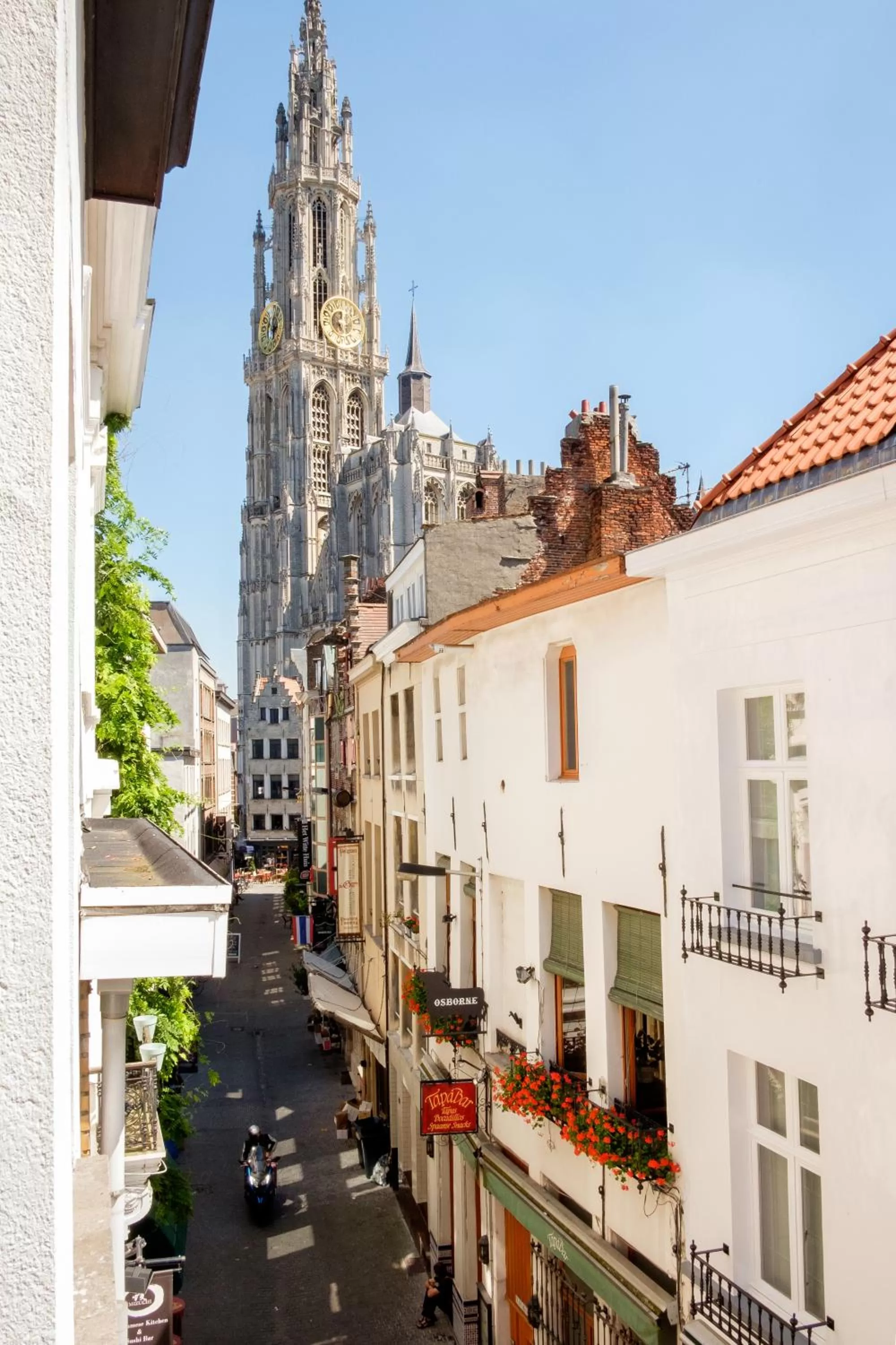 Day in Hotel Diamonds and Pearls