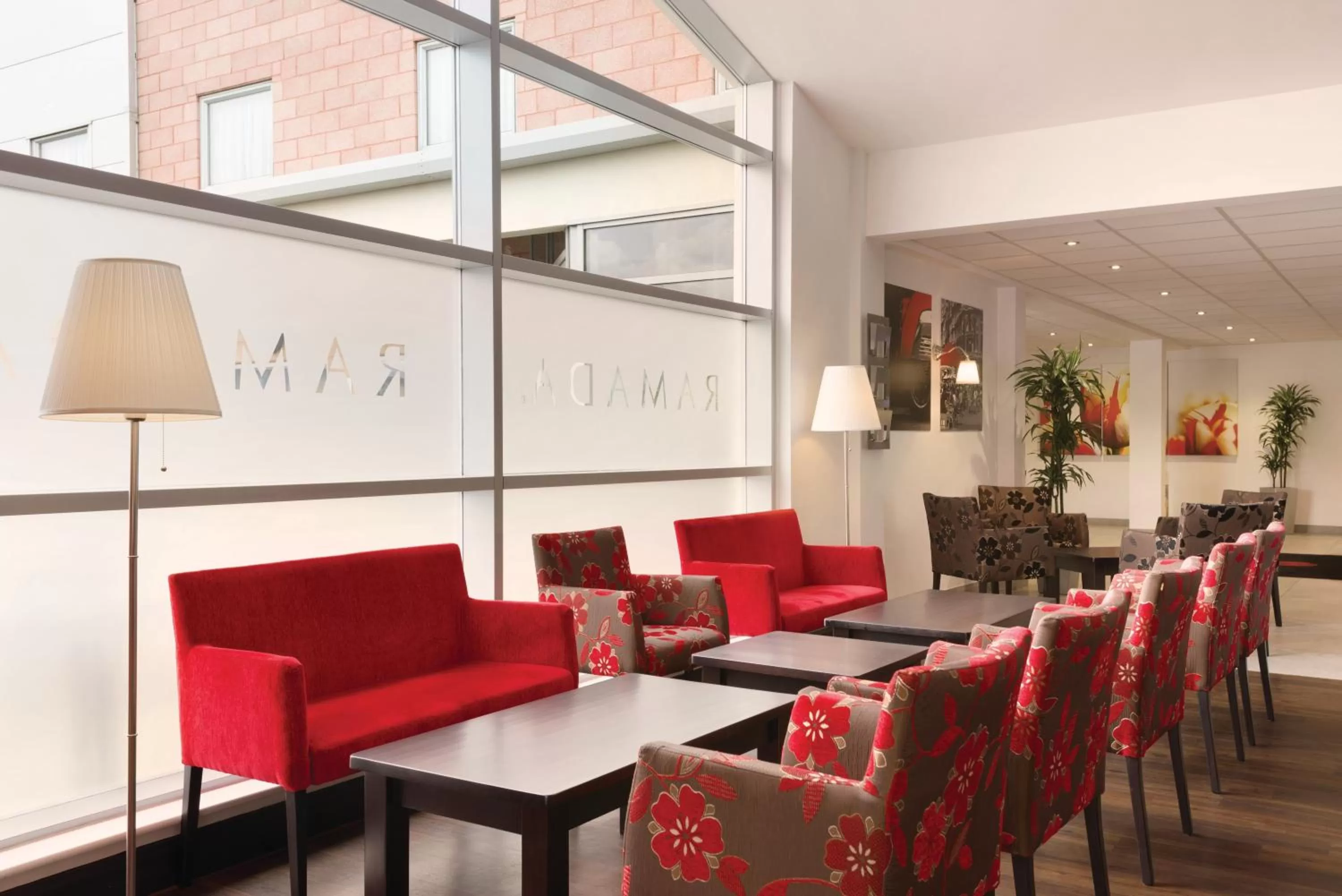 Lounge or bar in Ramada Wakefield