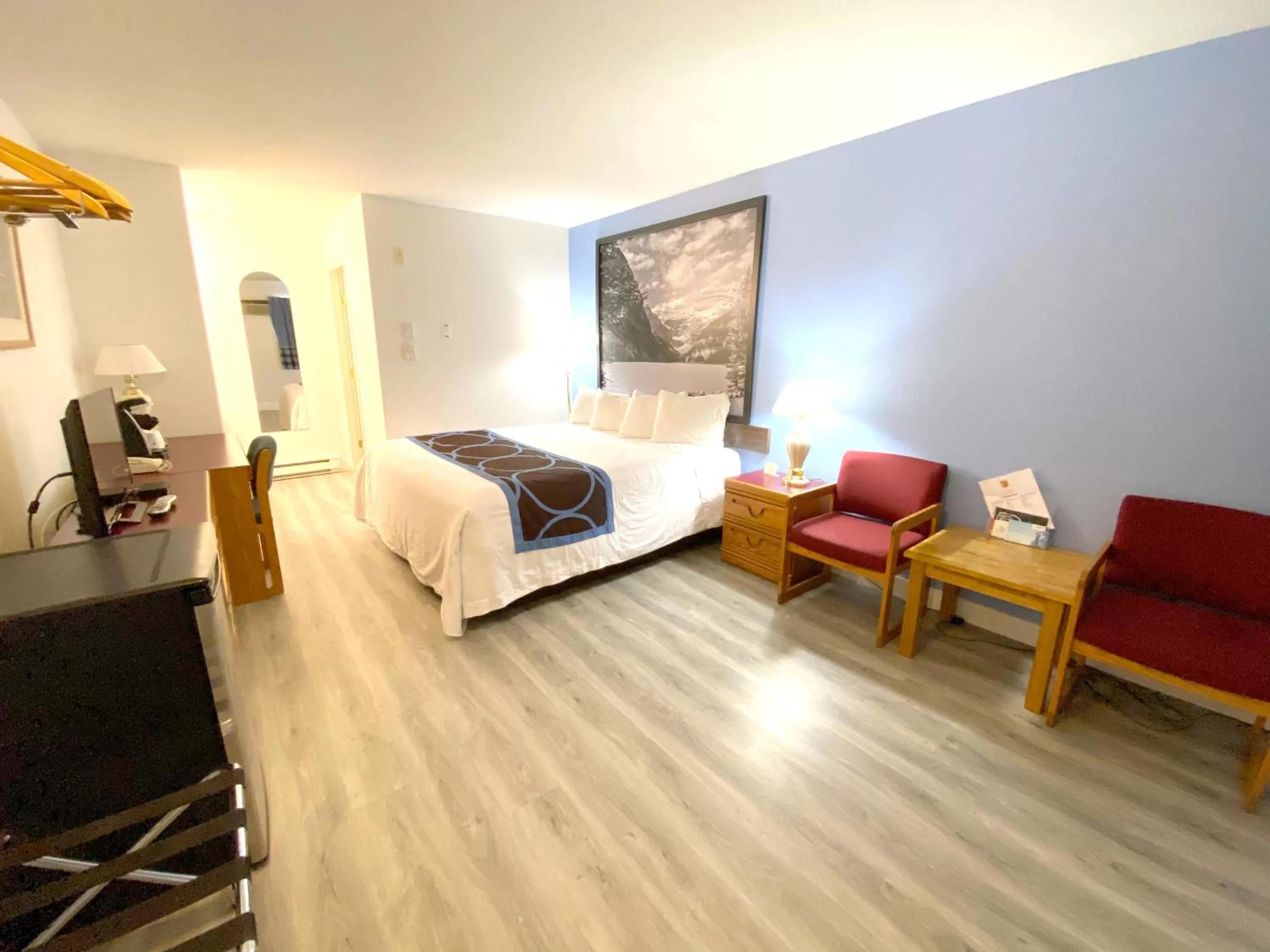 Bed in Super 8 by Wyndham Sicamous