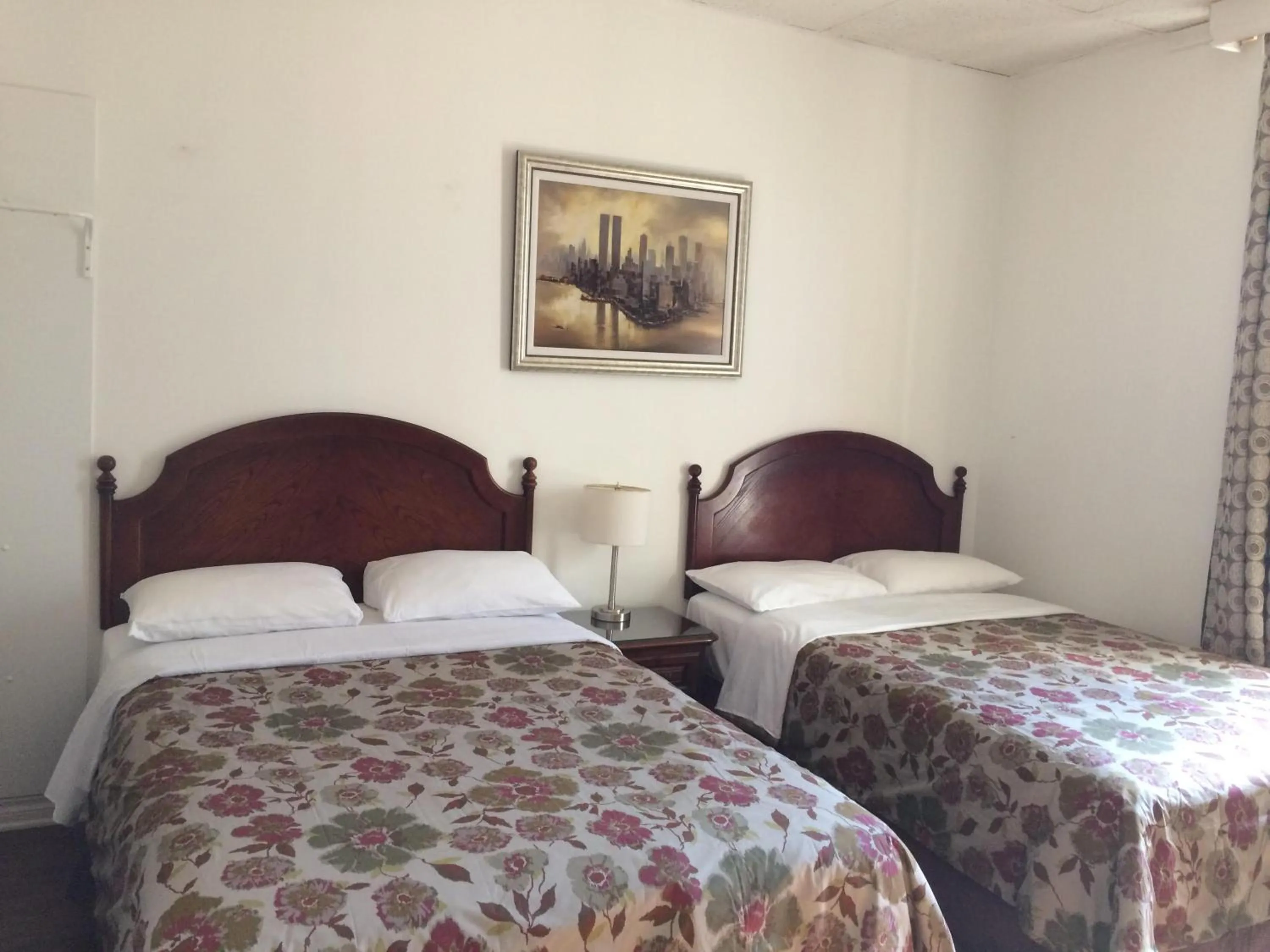 Double Room with Two Double Beds in Hotel Bon Accueil
