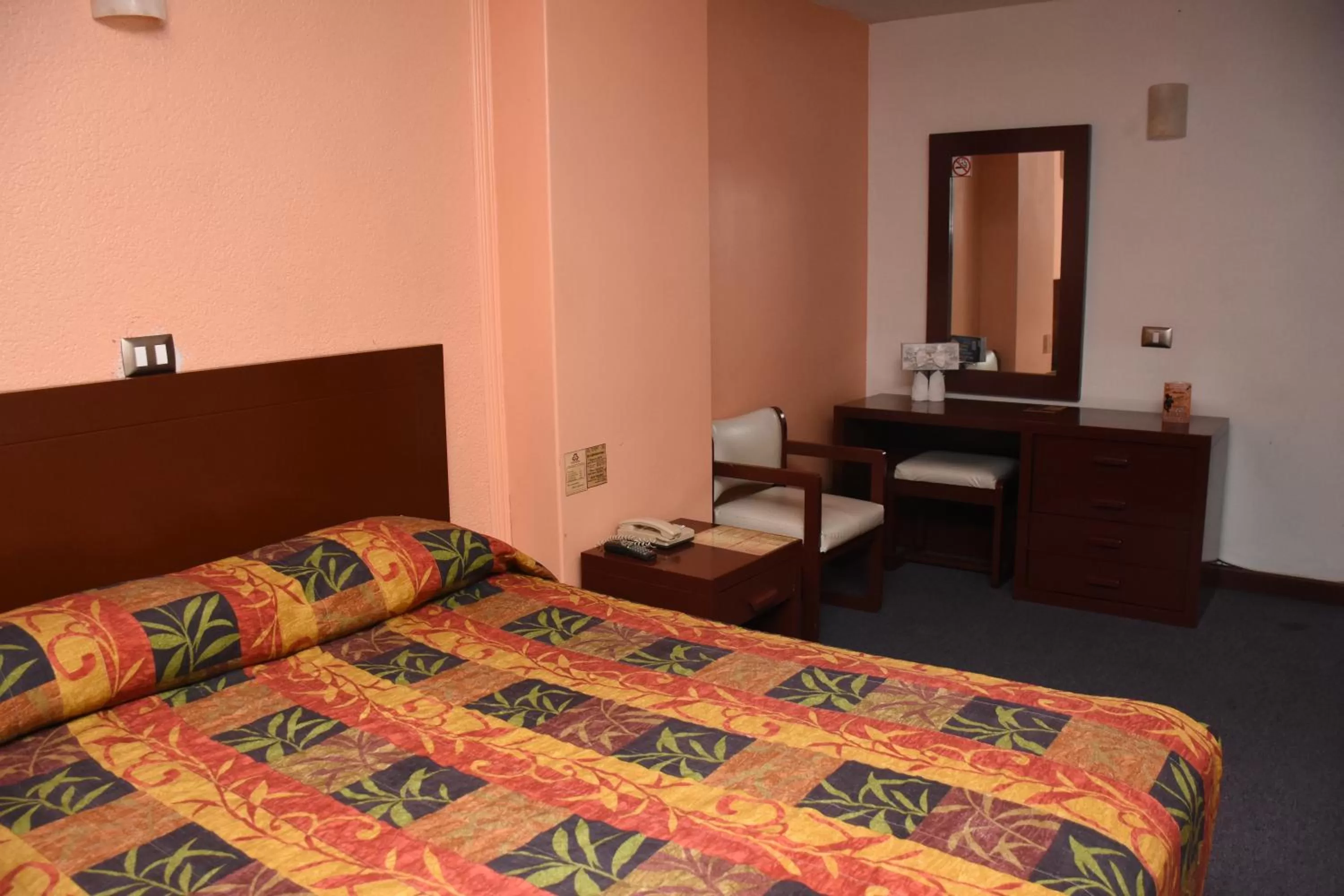 Photo of the whole room, Bed in Hotel Maria Victoria Xalapa