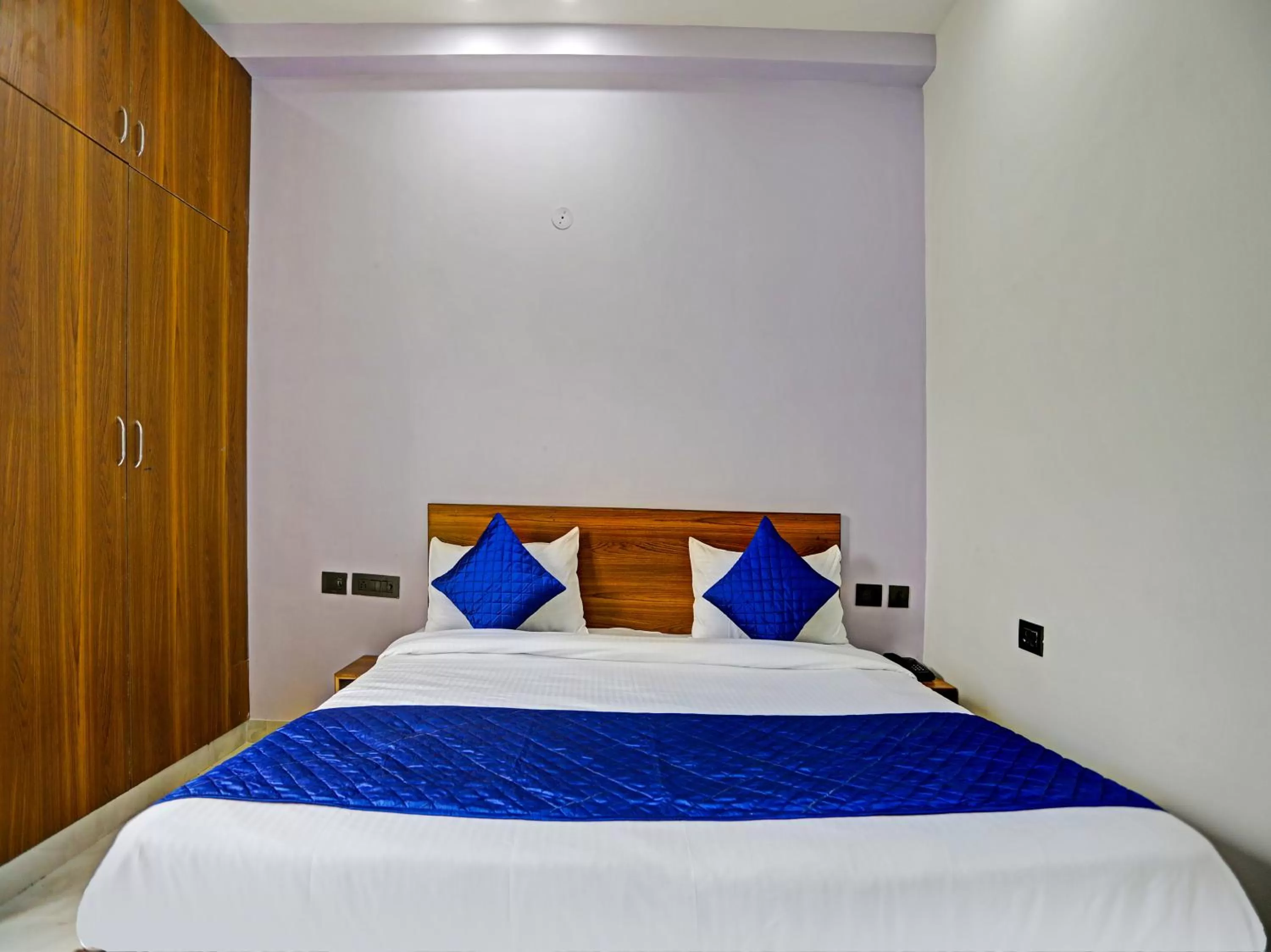 Bed in Hotel Golden Admire - Couple Friendly Hotel Noida Sector - 56