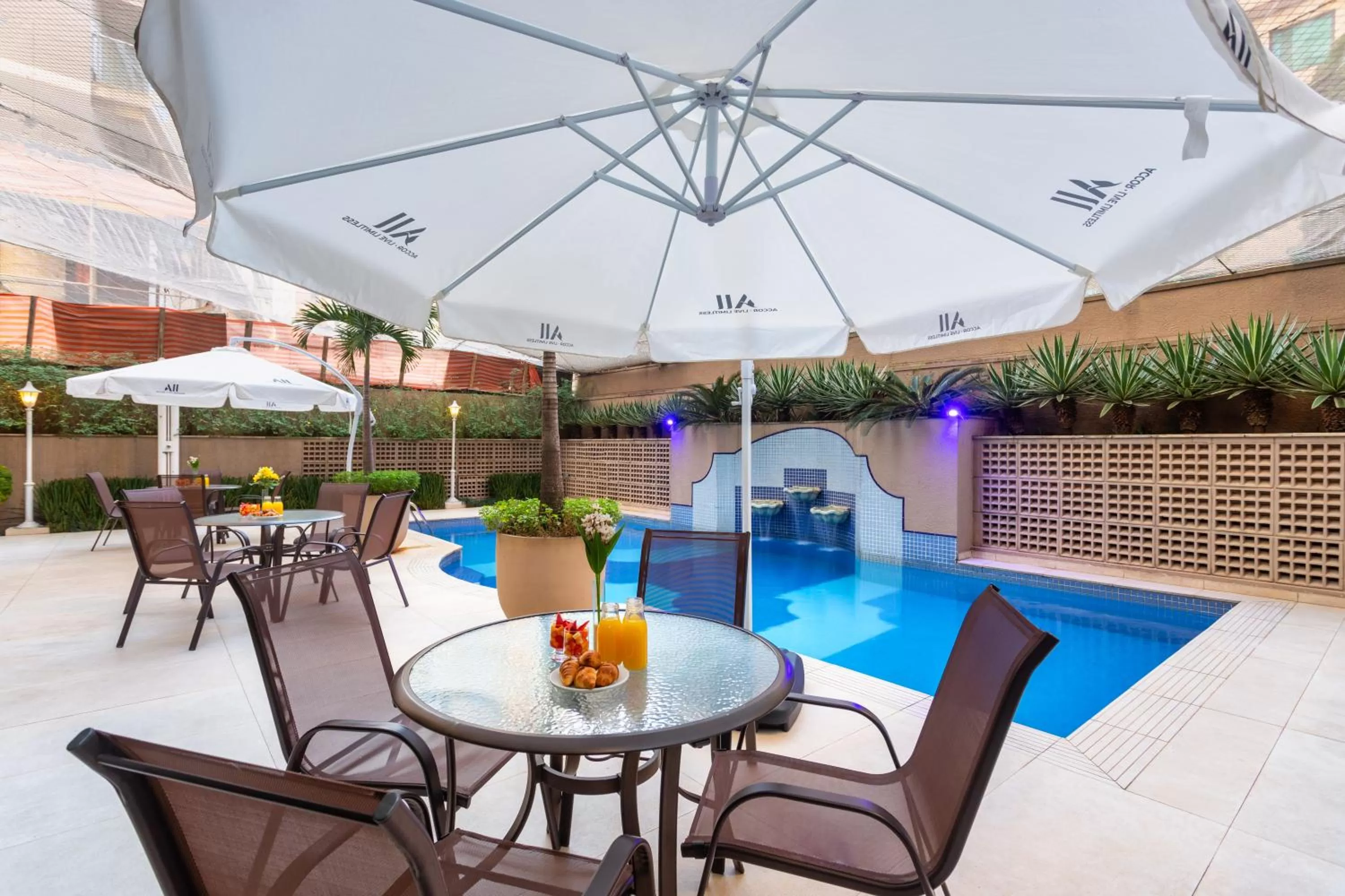 Swimming pool in Mercure Sao Paulo JK