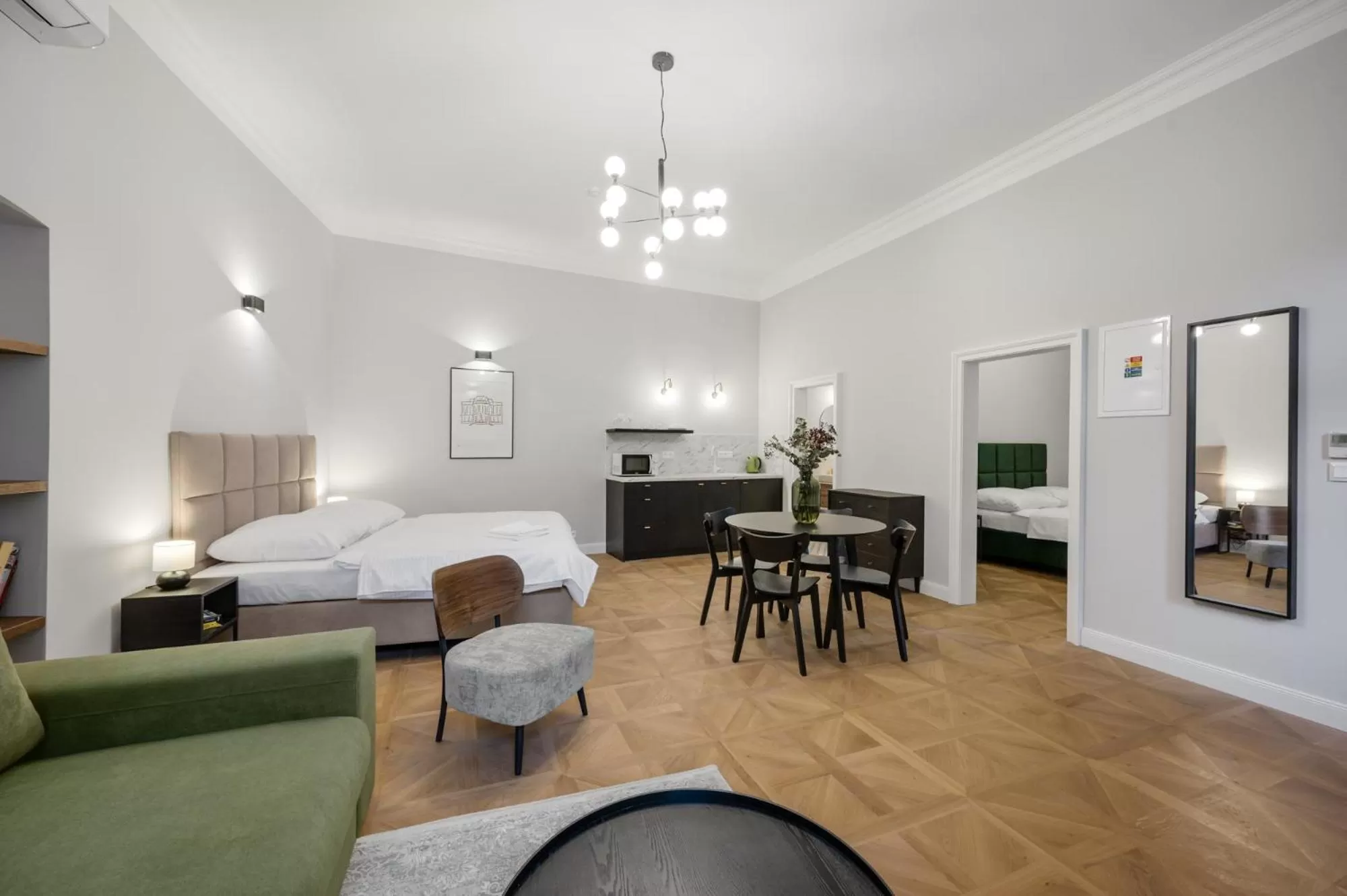 Photo of the whole room, Bed in Palace Apartments