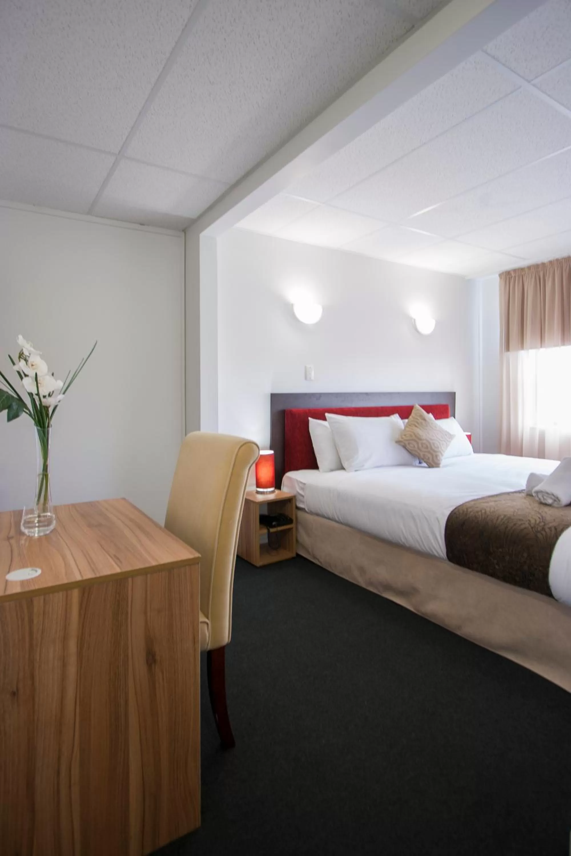 Bedroom, Bed in Ascotia Off Queen