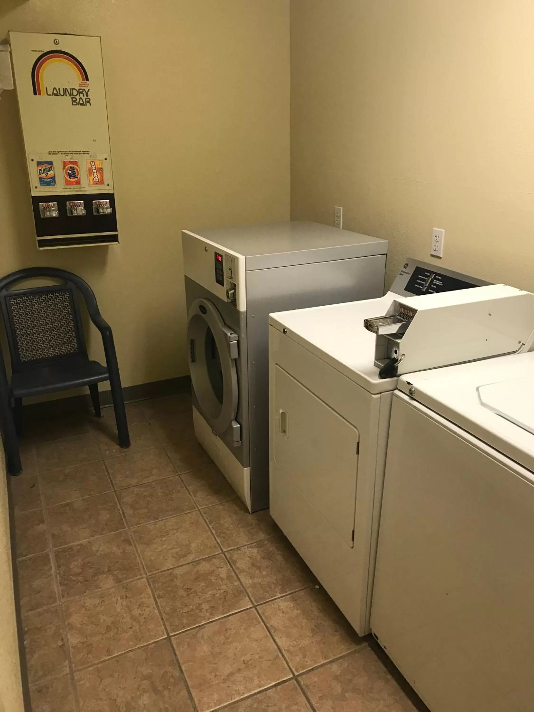 laundry in Super 8 by Wyndham Bridgeview of Mackinaw City