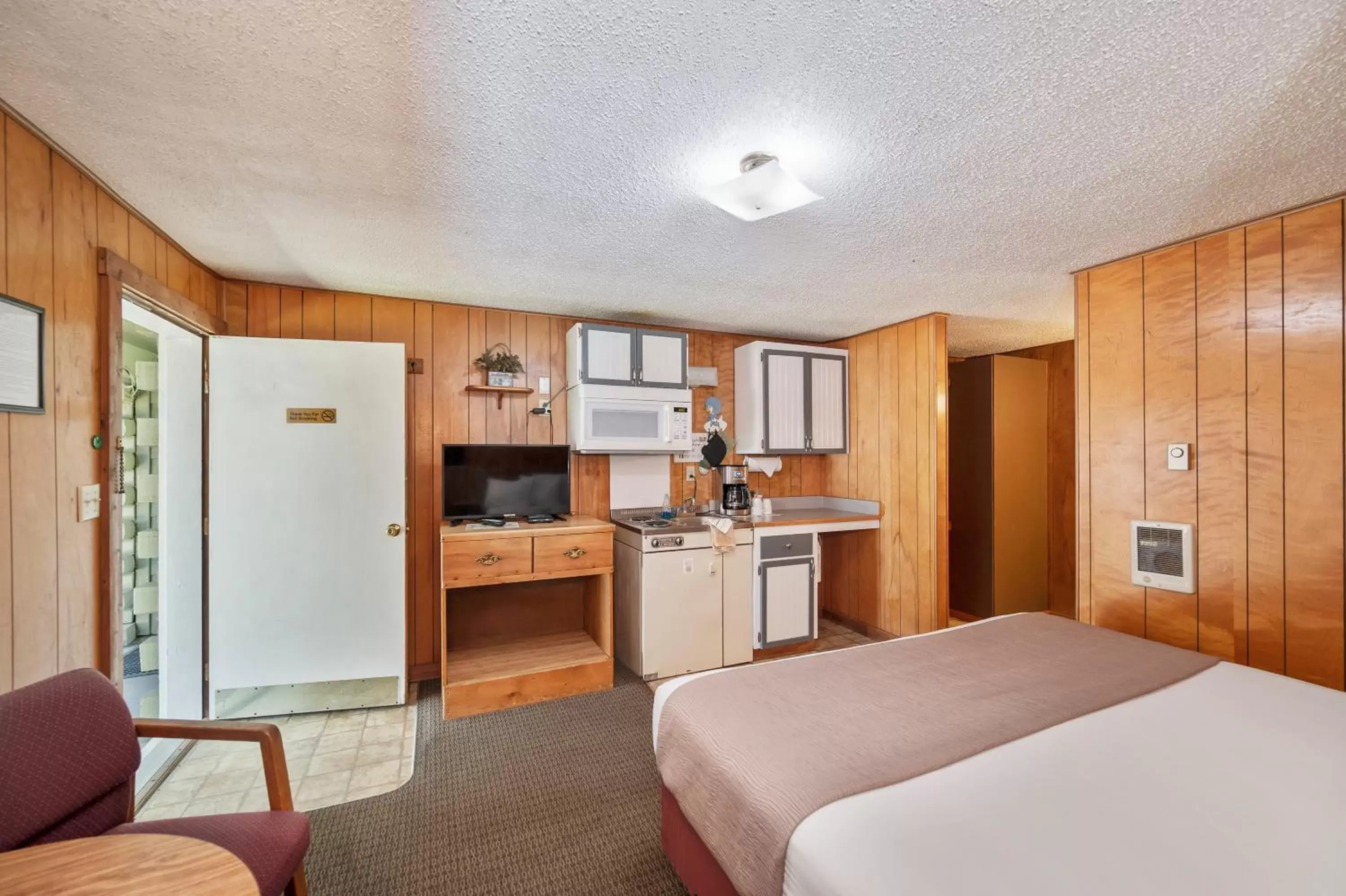 Superior King Room in Birch Glen Lodge Superior King Room in Birch Glen Lodge