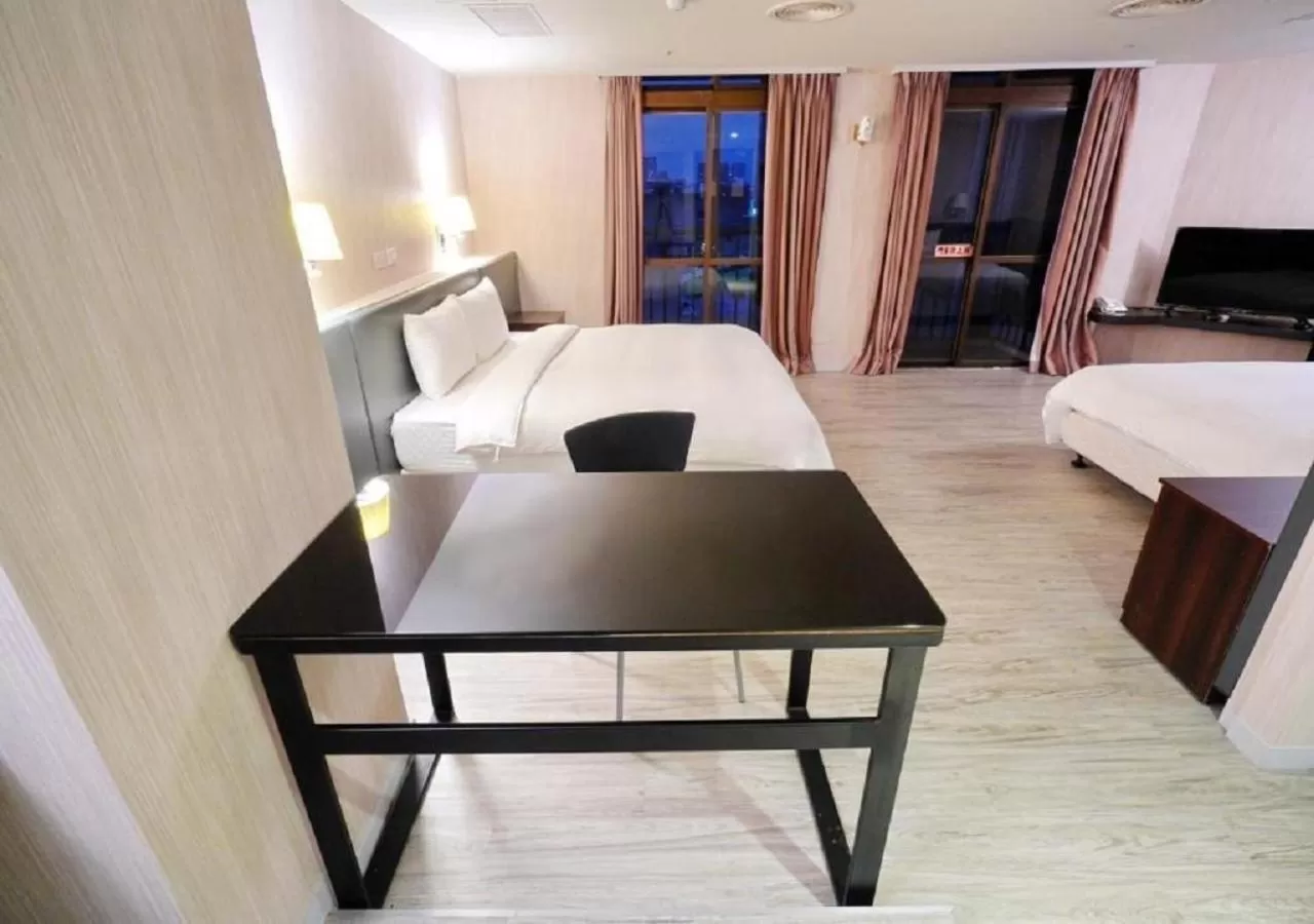 View (from property/room), Bed in Walker Hotel - Chenggong