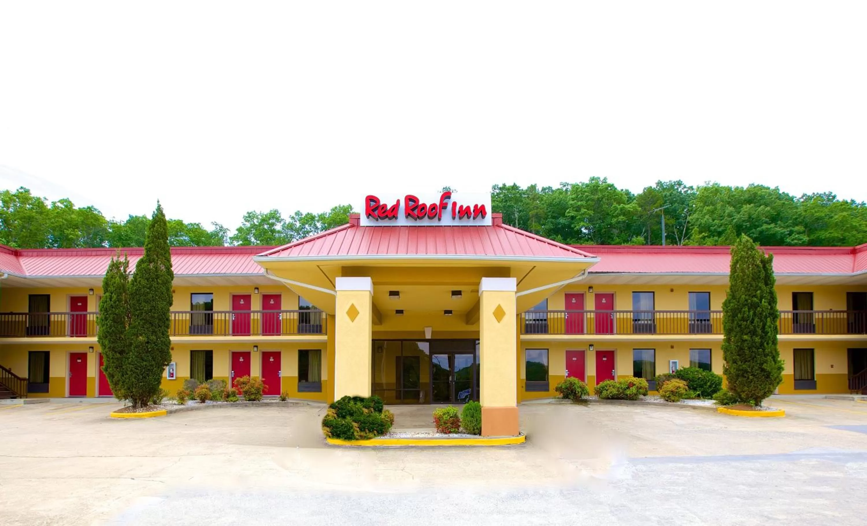 Property building in Red Roof Inn Cartersville-Emerson-LakePoint North