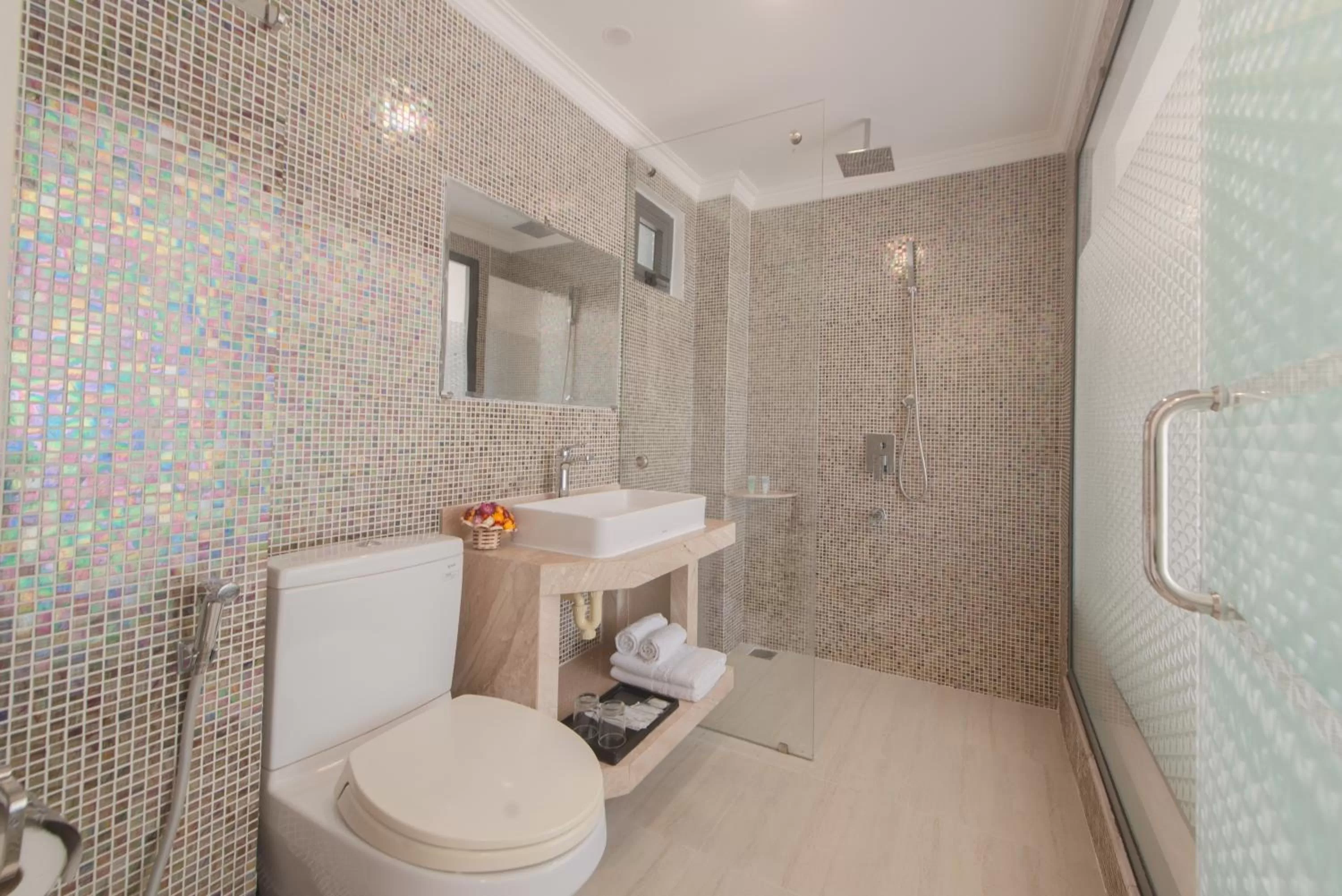 Toilet in Seven Seas Hotel Nha Trang
