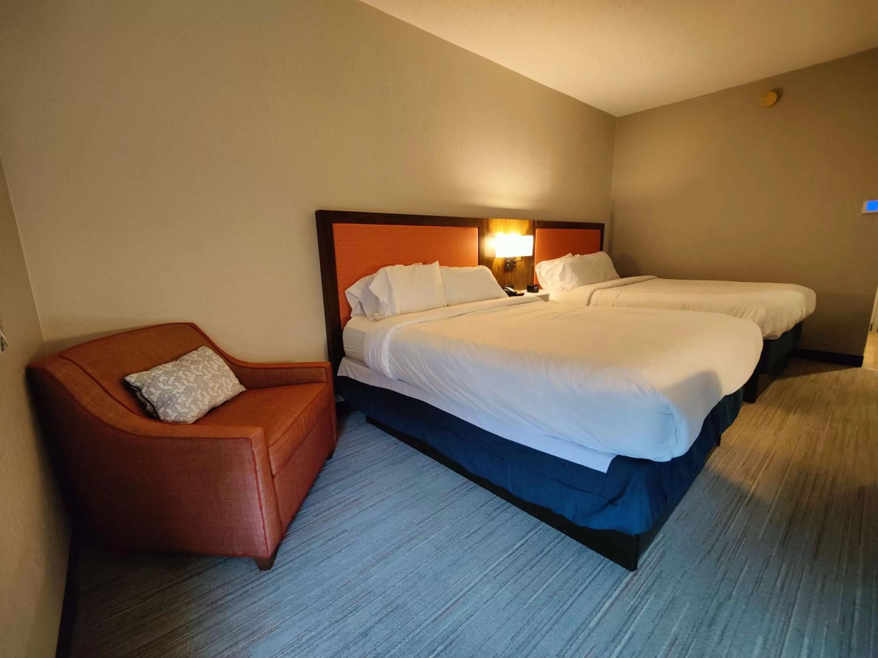 Bed in Hampton Inn Atlanta/Peachtree City