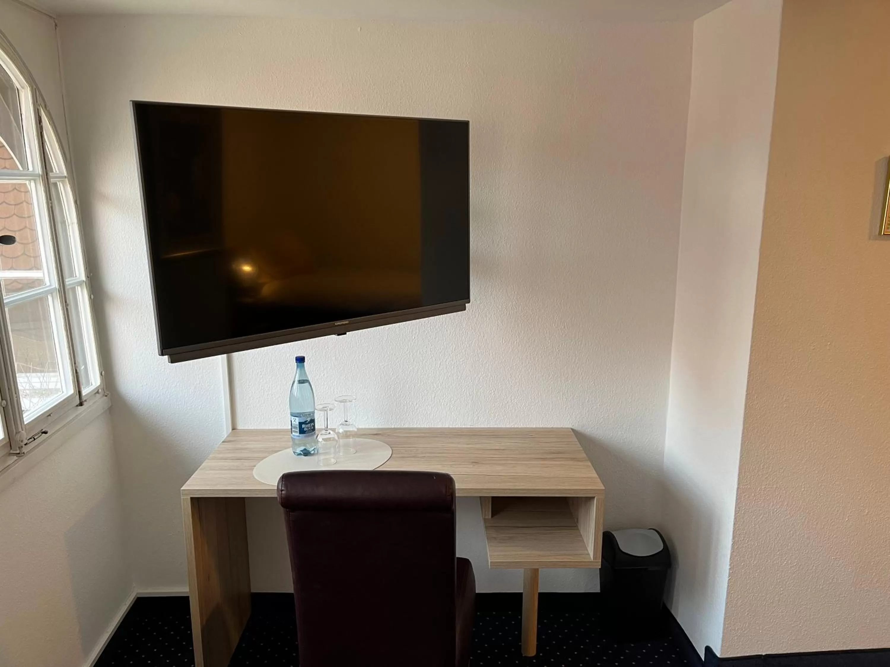 TV/Entertainment Center in Hotel zur Post