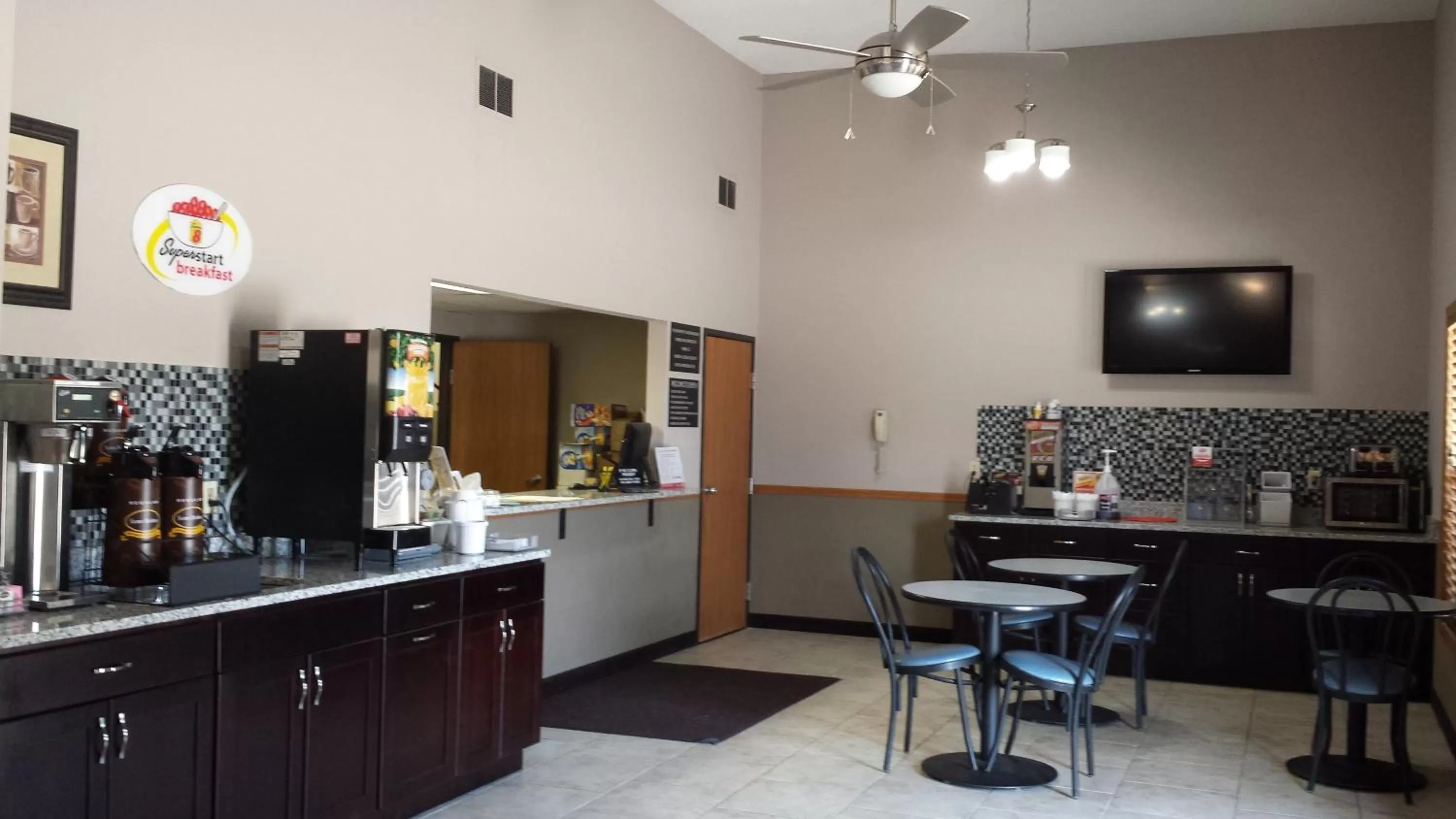 Lobby or reception in Super 8 by Wyndham Pella