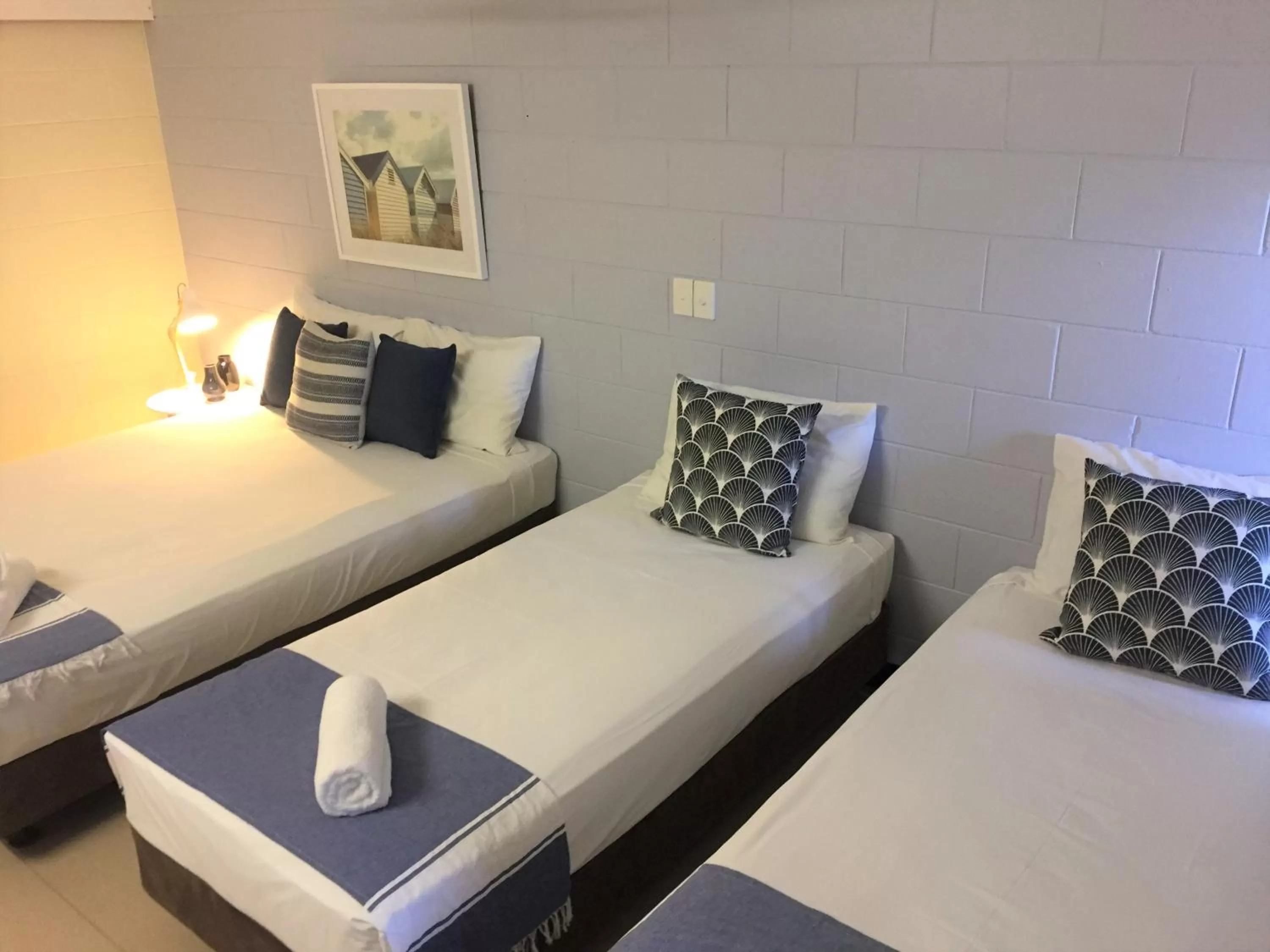 Shower, Bed in Cardwell at the Beach