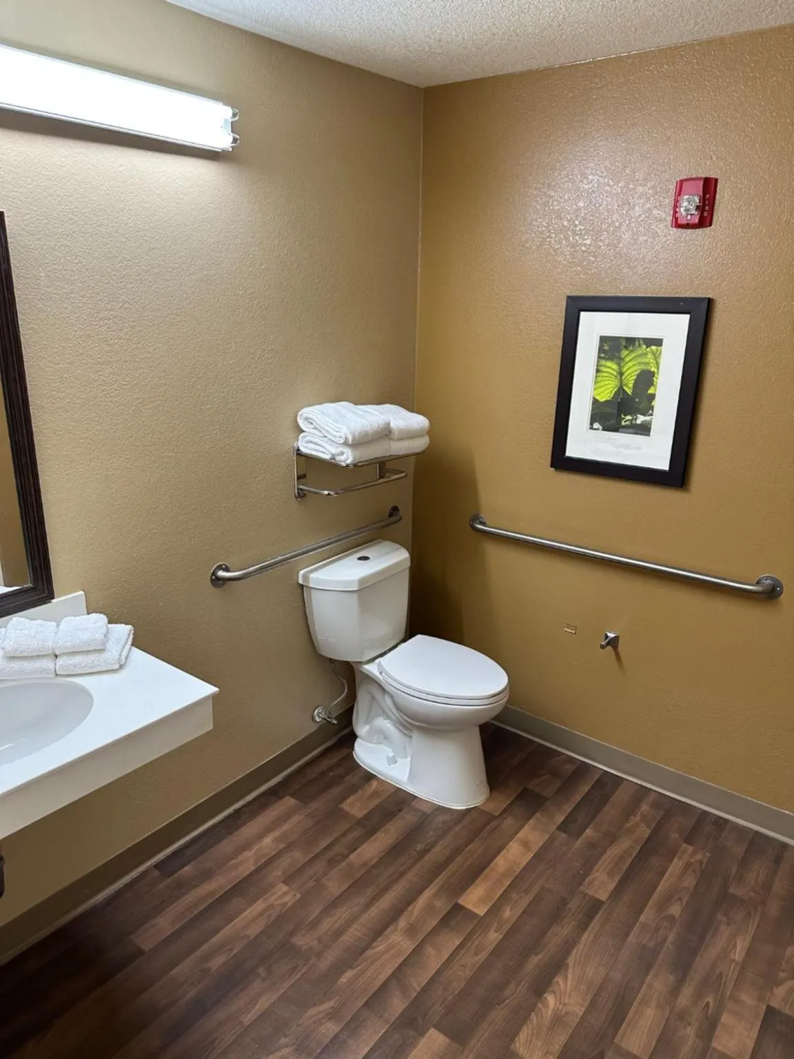 Bathroom in Red Roof Inn Southfield
