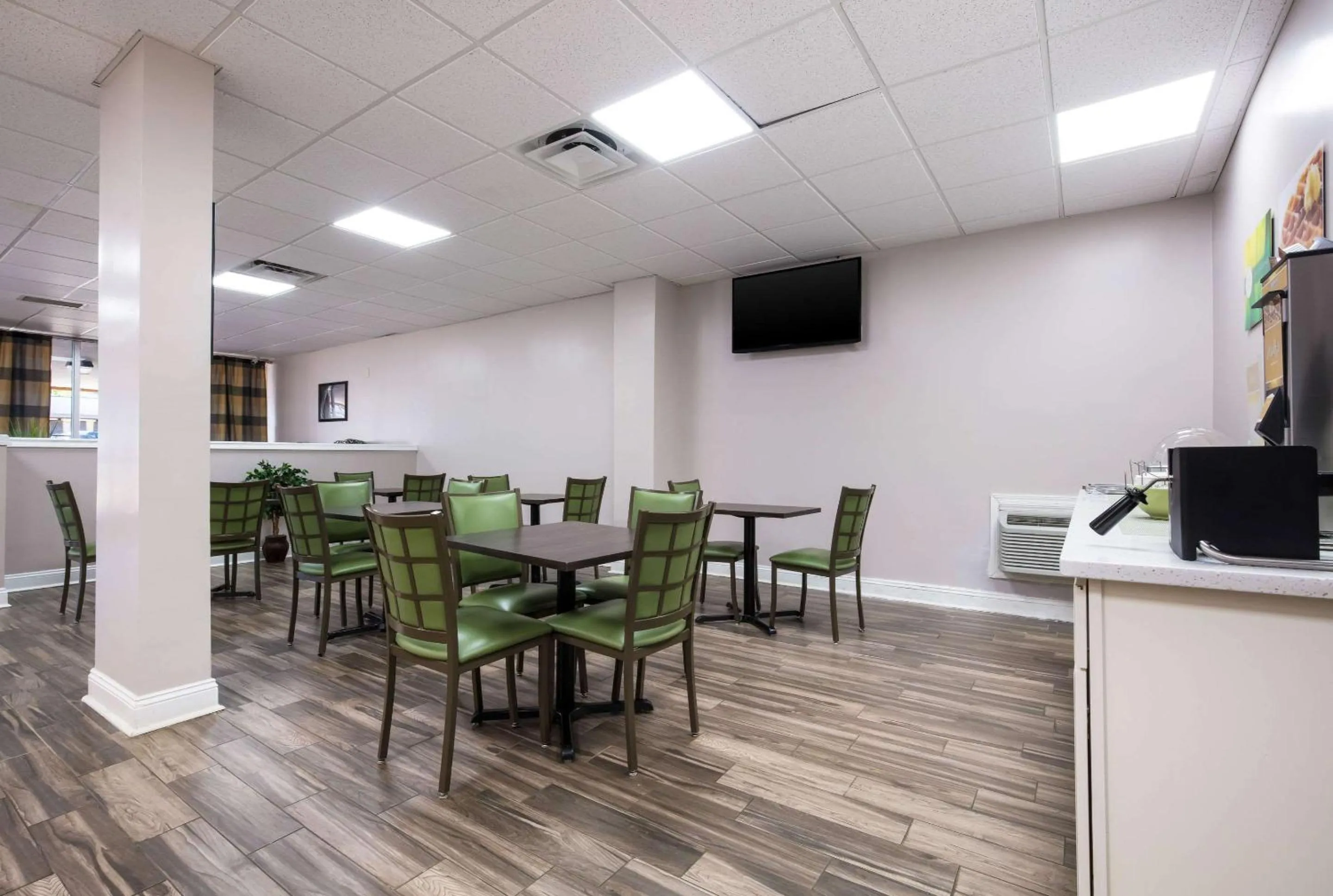 Restaurant/places to eat in Quality Inn Starkville near University