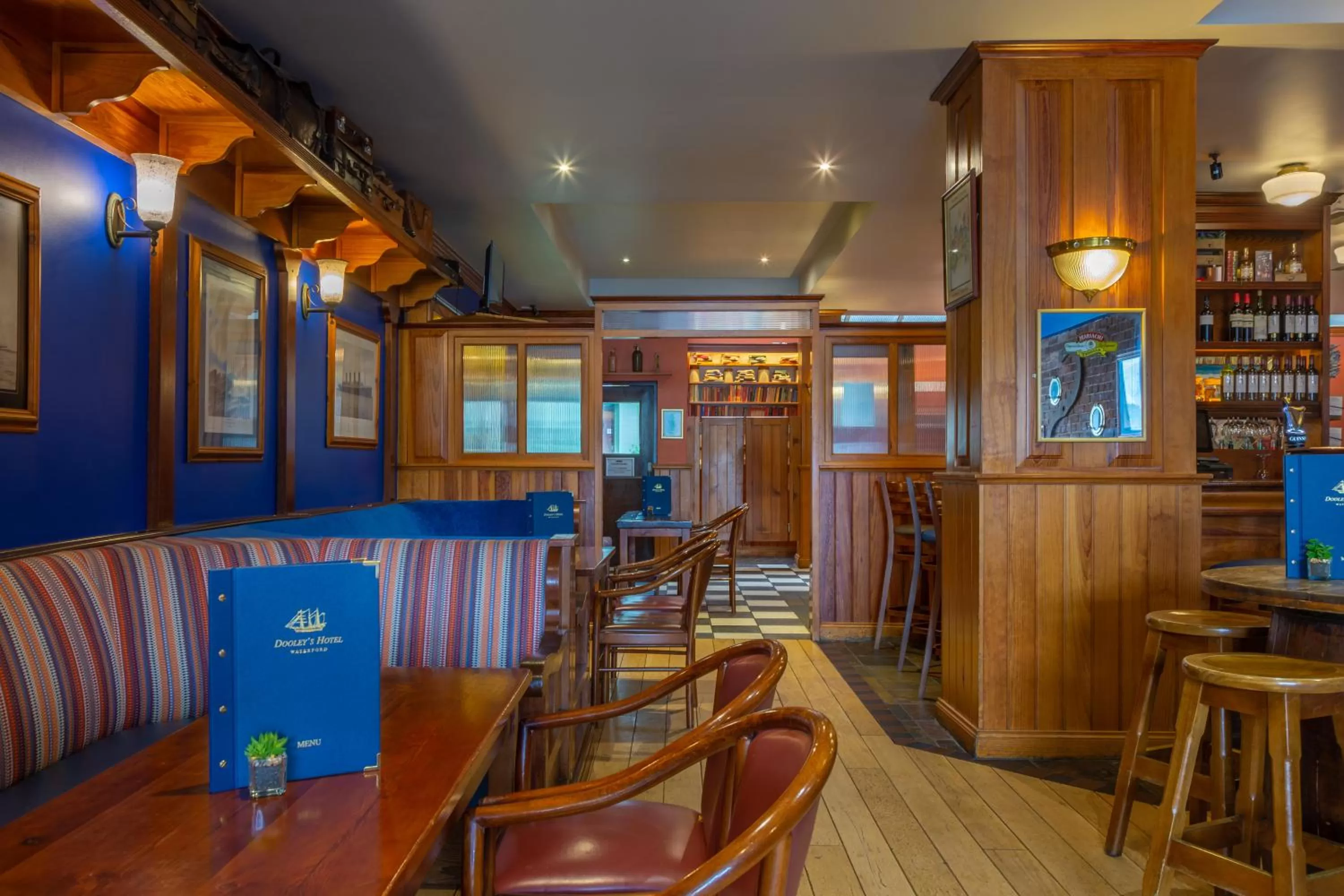 Lounge or bar in Dooley's Hotel