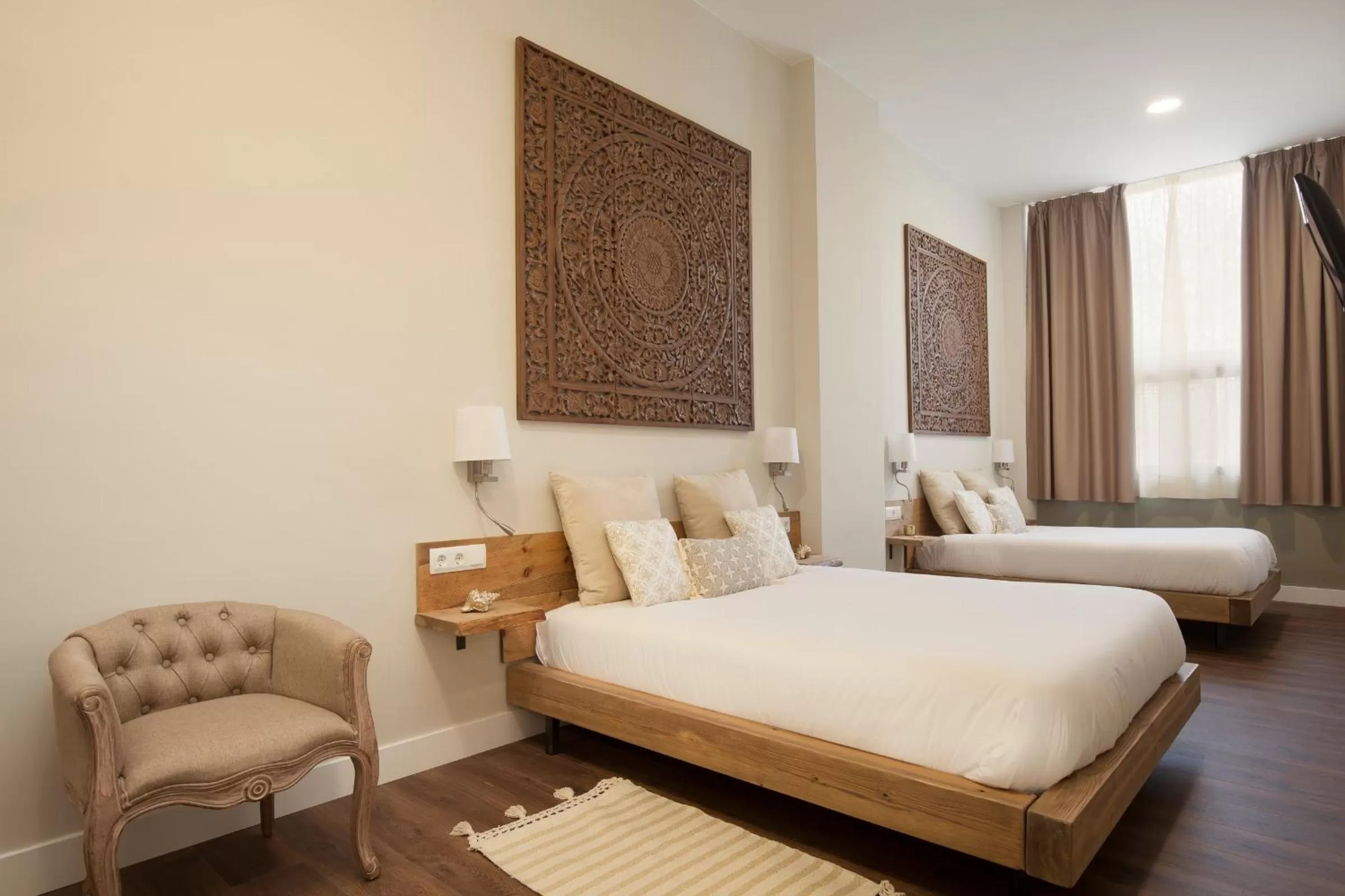 Staff, Bed in Hotel Radha