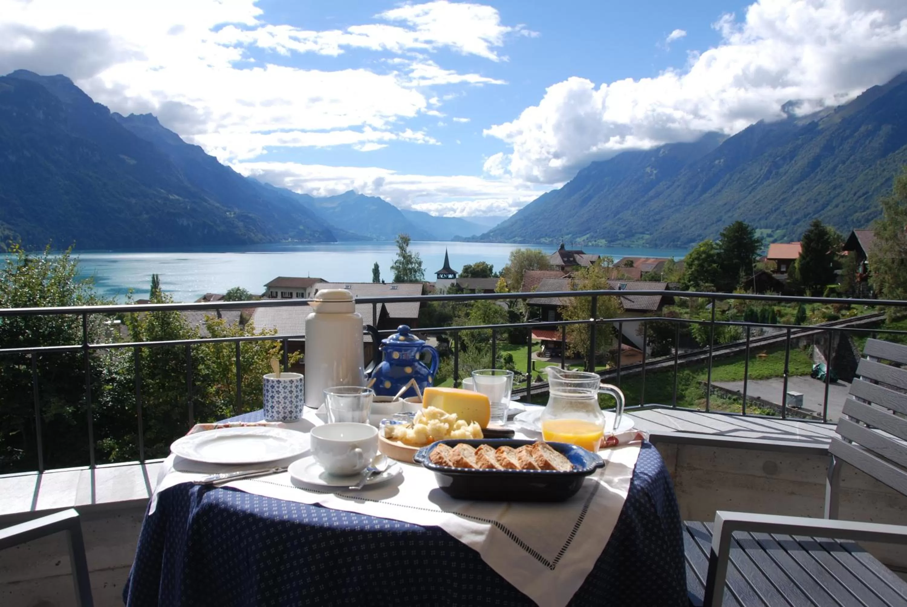 Dining area, Mountain View in Jobin Brienz