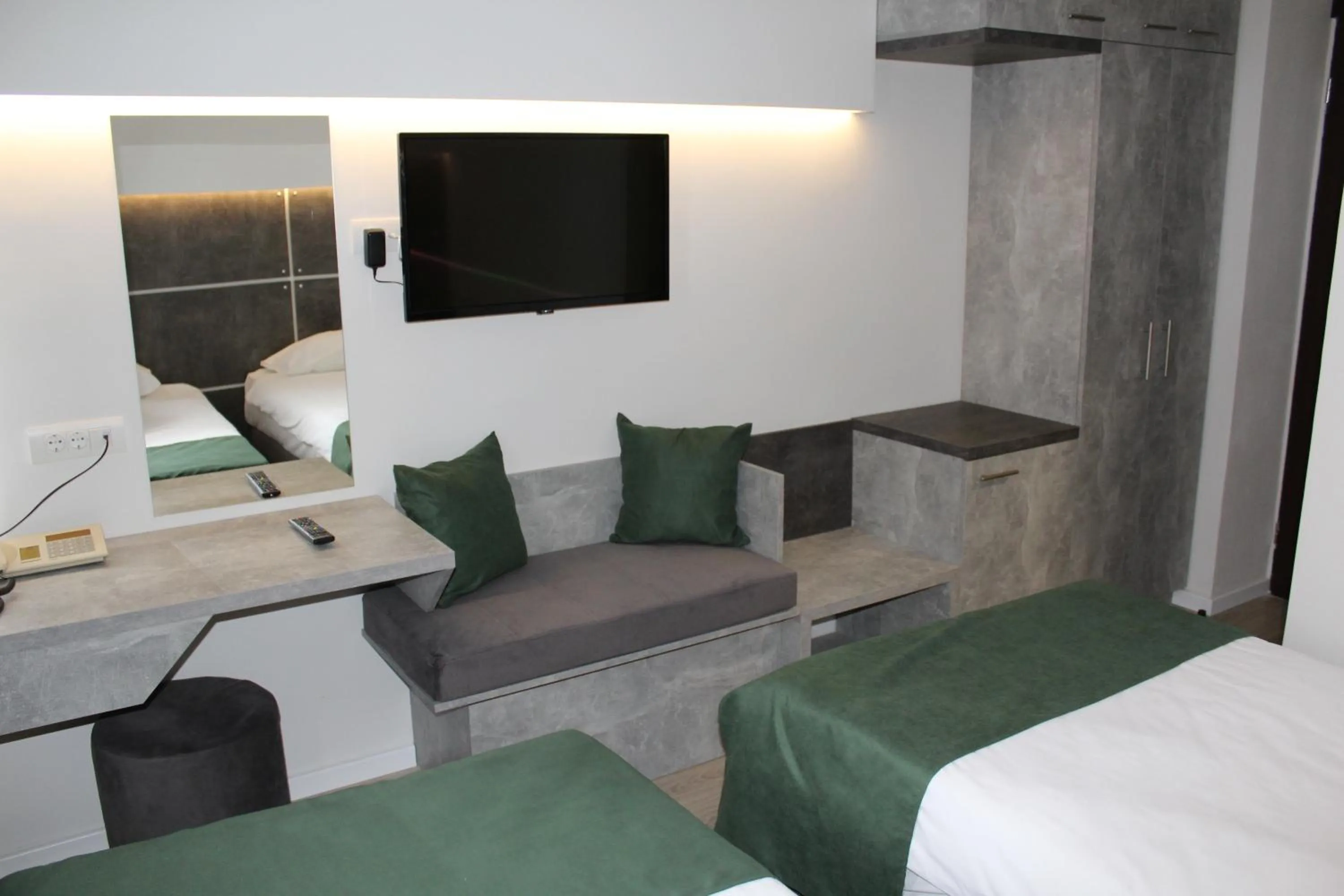 TV and multimedia, Bed in Hotel Grand