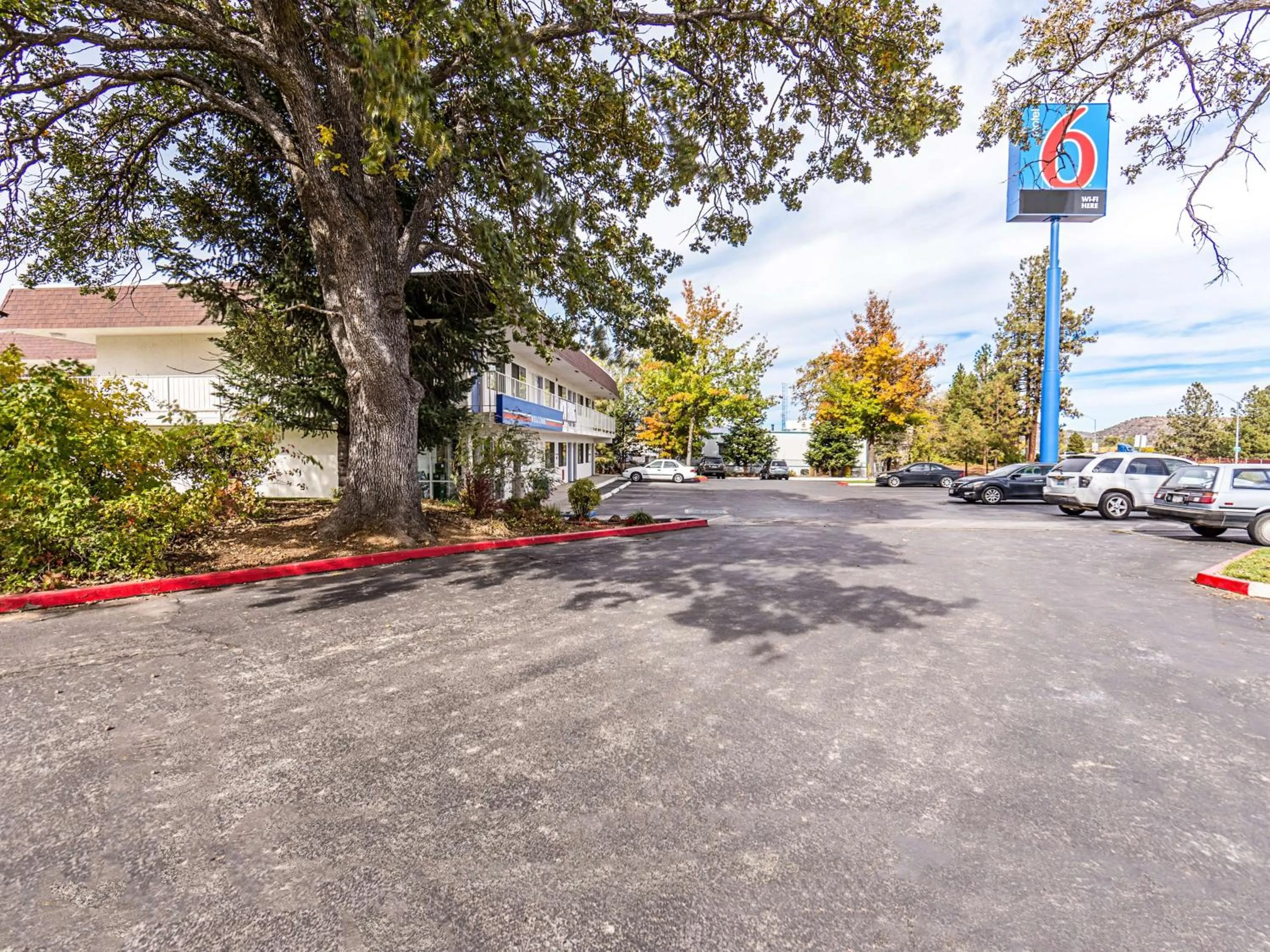 Property building in Motel 6-Yreka, CA