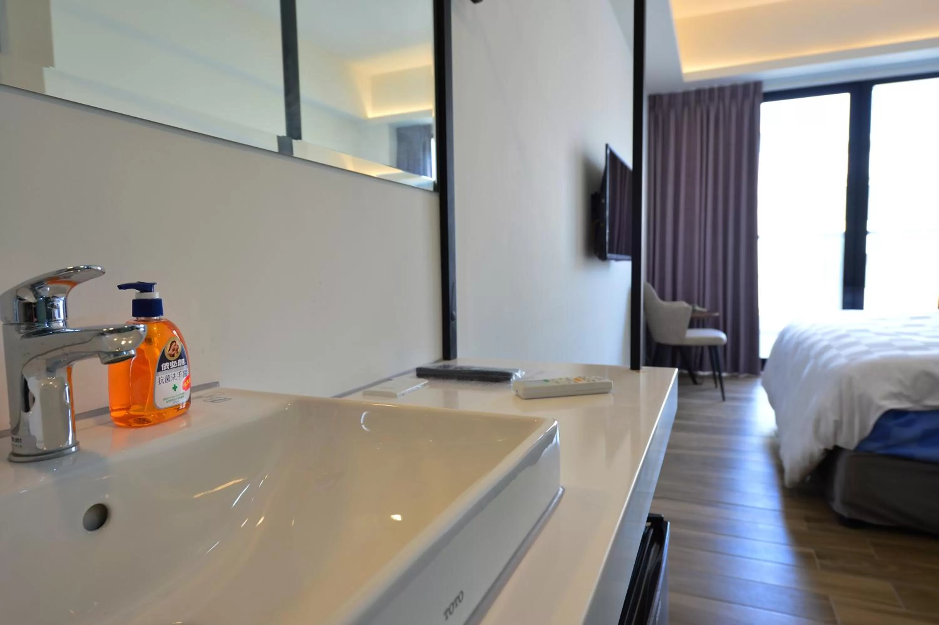 Bathroom, Bed in Sky Square Business Travel