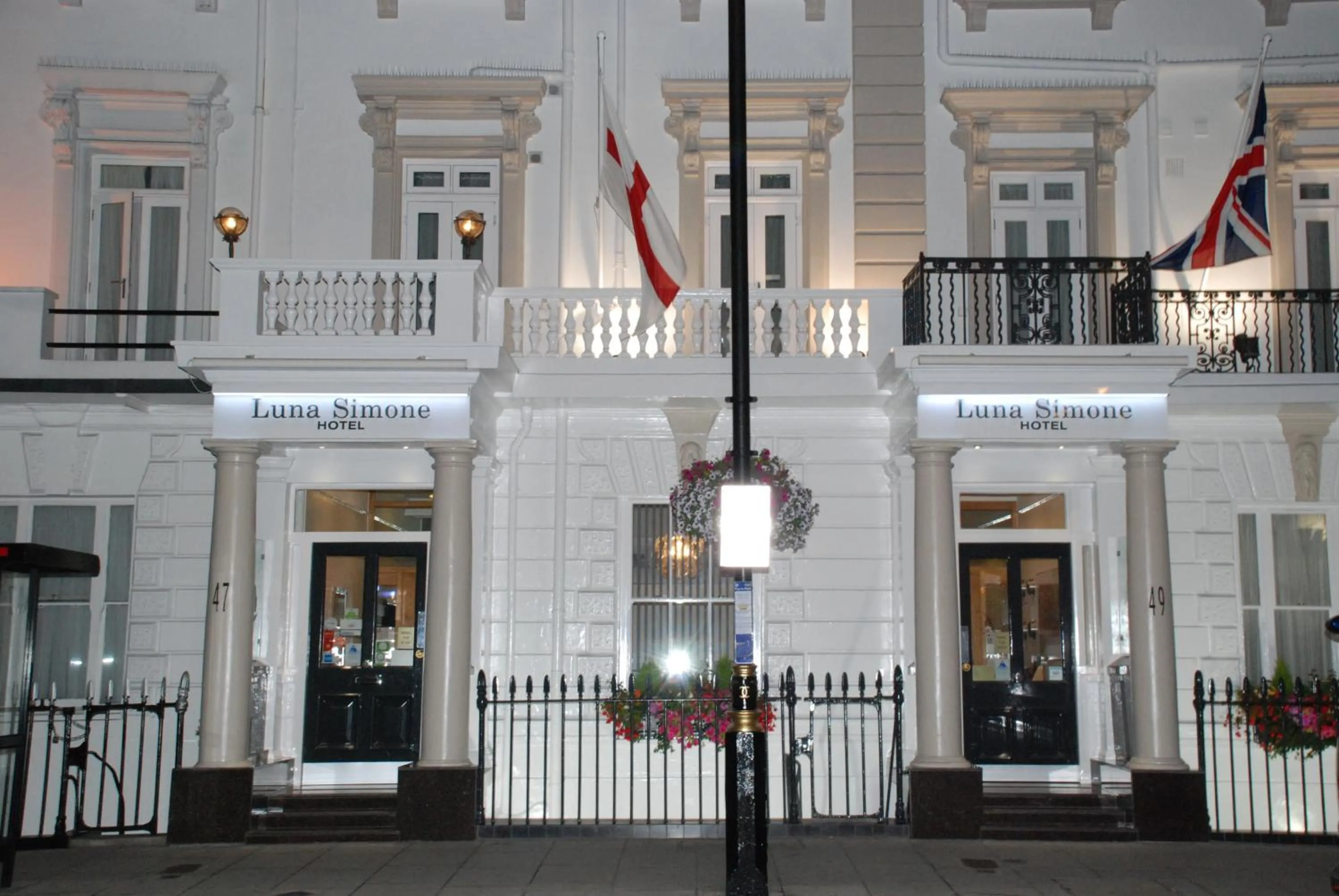 Facade/entrance in Luna And Simone Hotel
