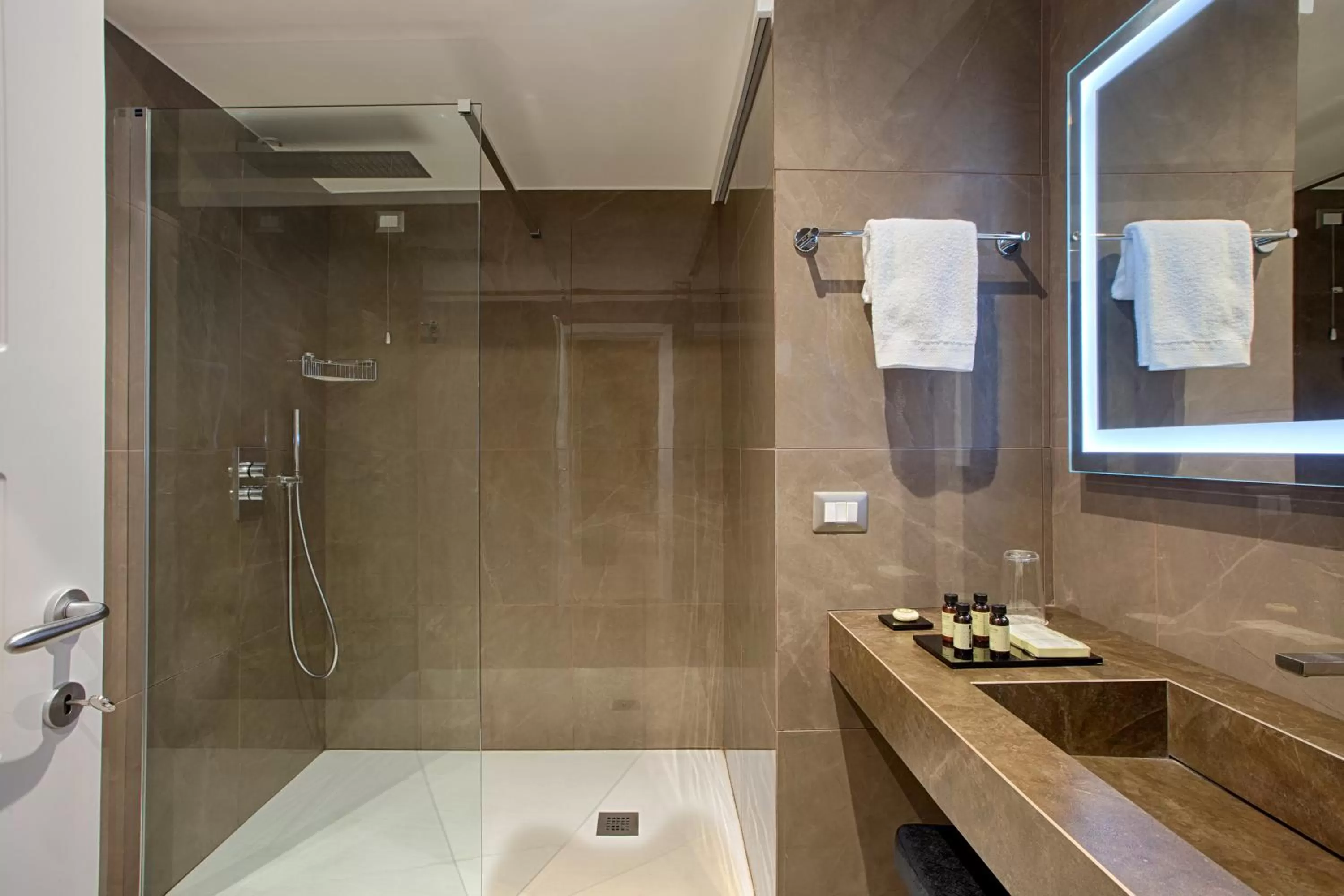 Bathroom in Caruso Place Luxury Rooms & Suites