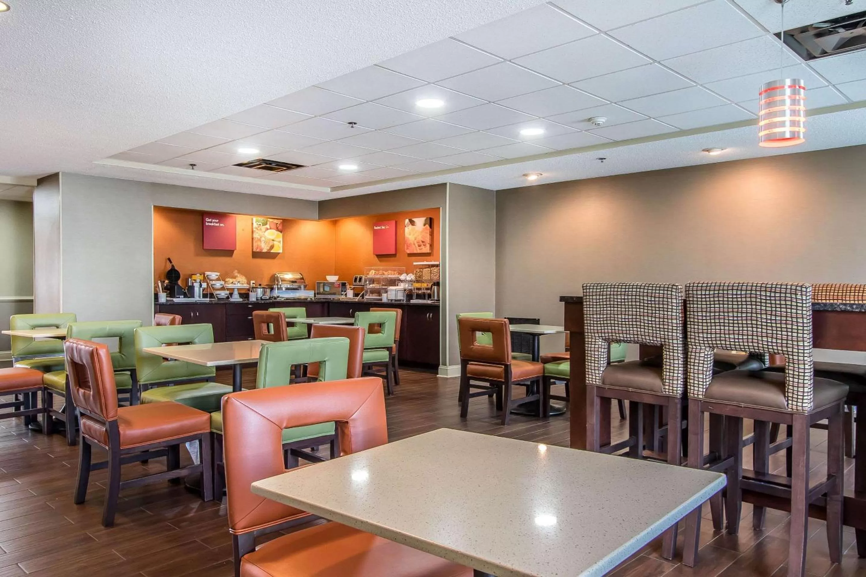 Restaurant/places to eat in Comfort Suites Richmond