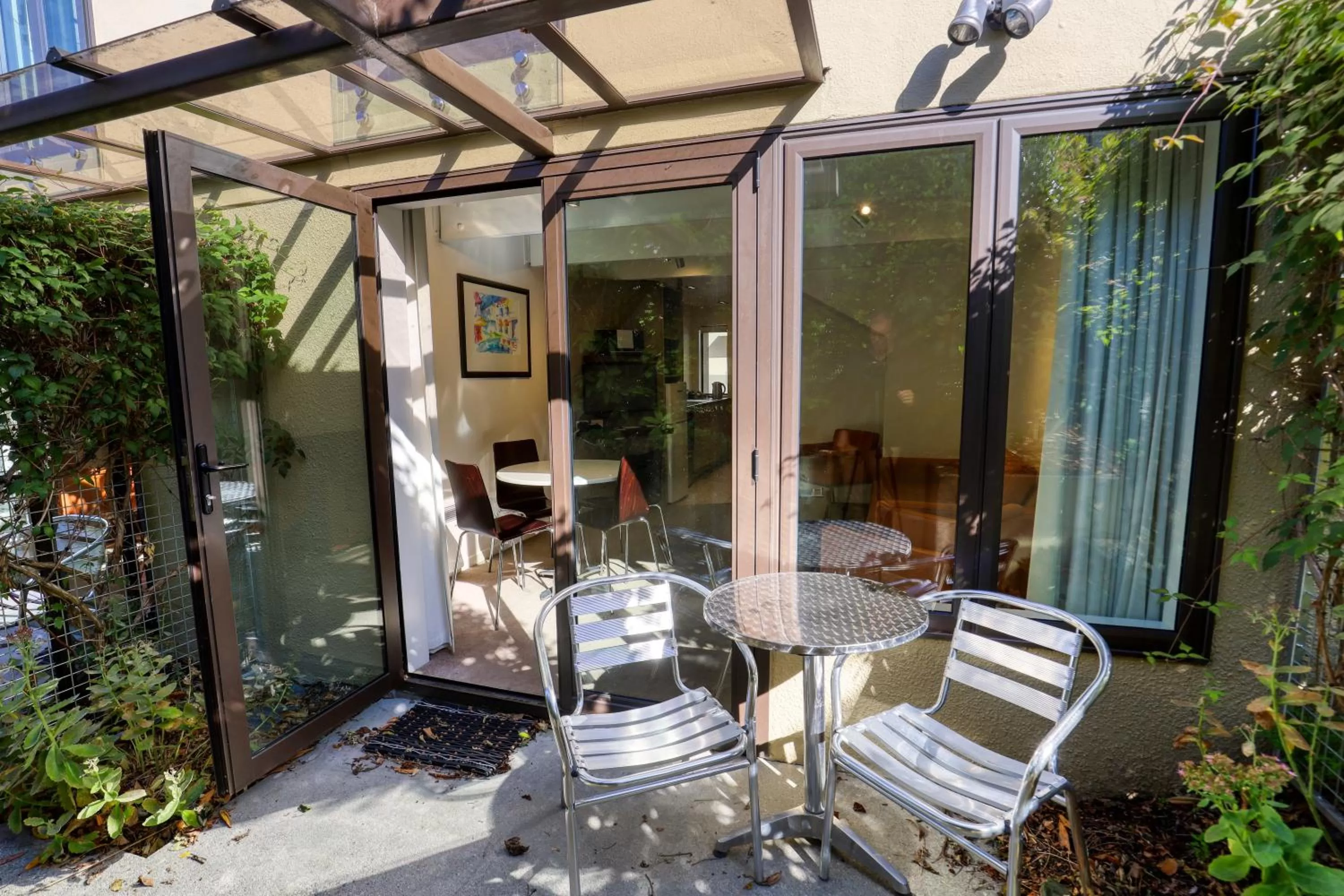 Patio in Garden Court Suites & Apartments