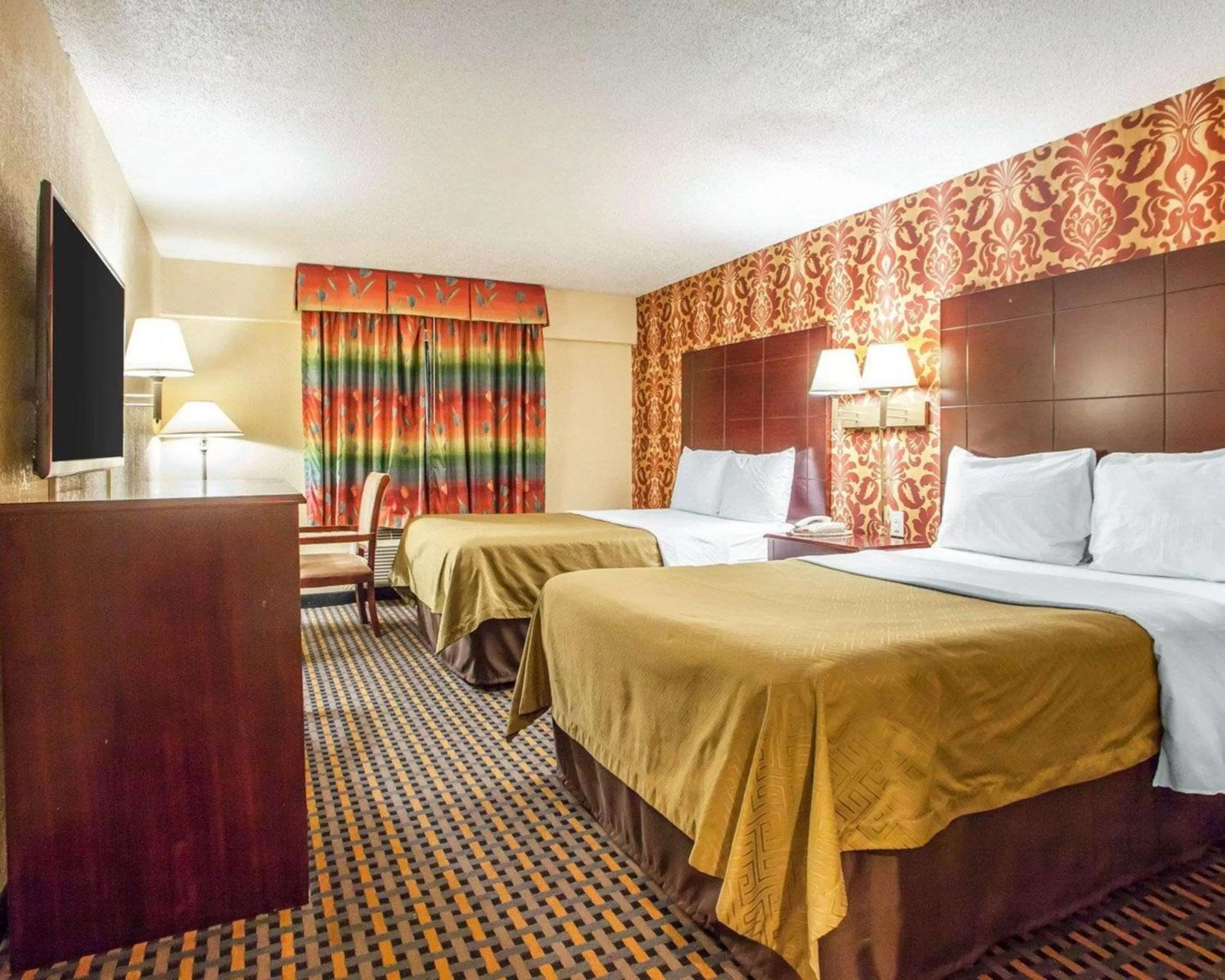 Photo of the whole room, Bed in Days Inn by Wyndham Jersey City