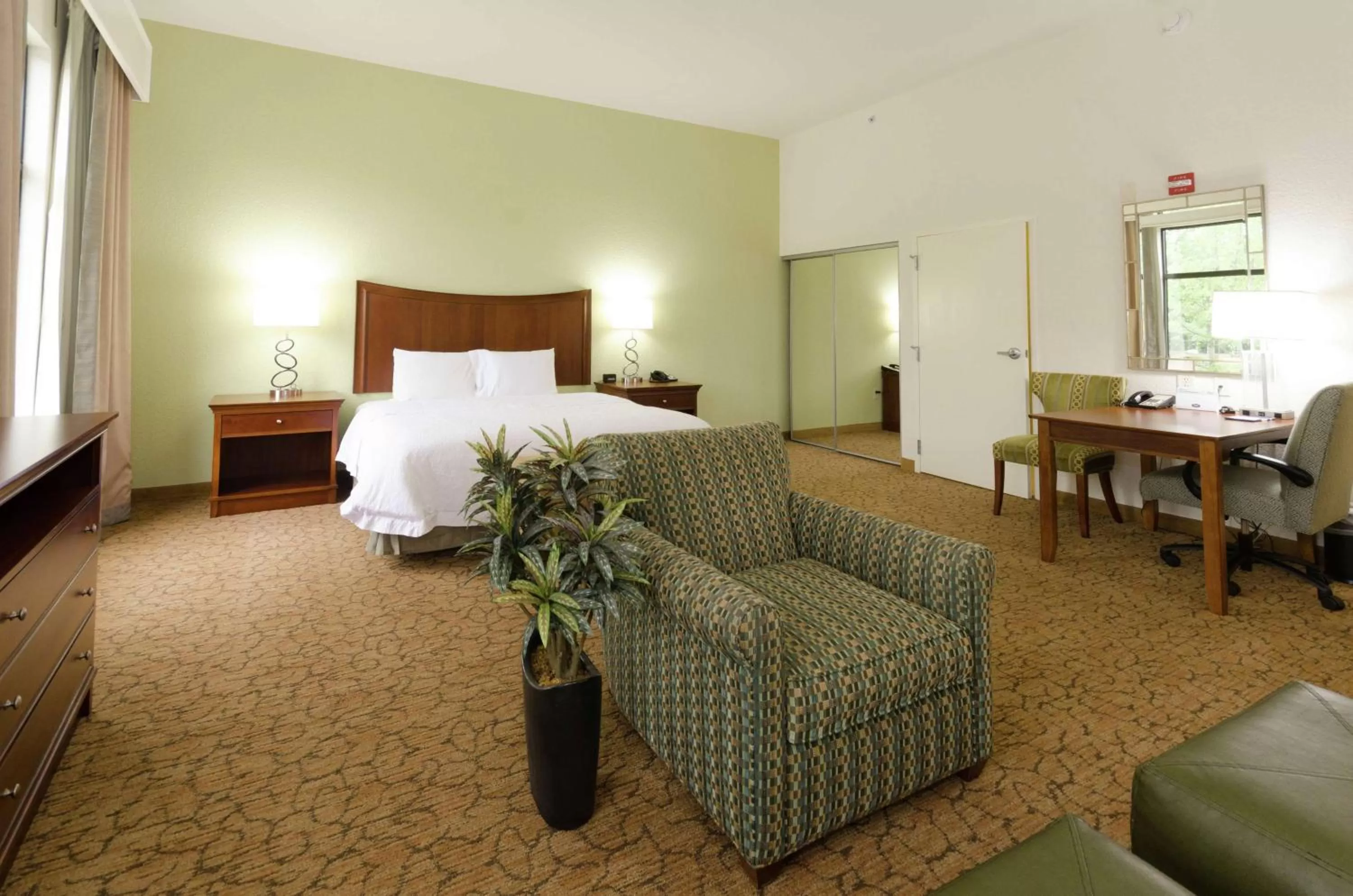 Bedroom, Bed in Hampton Inn Hickory