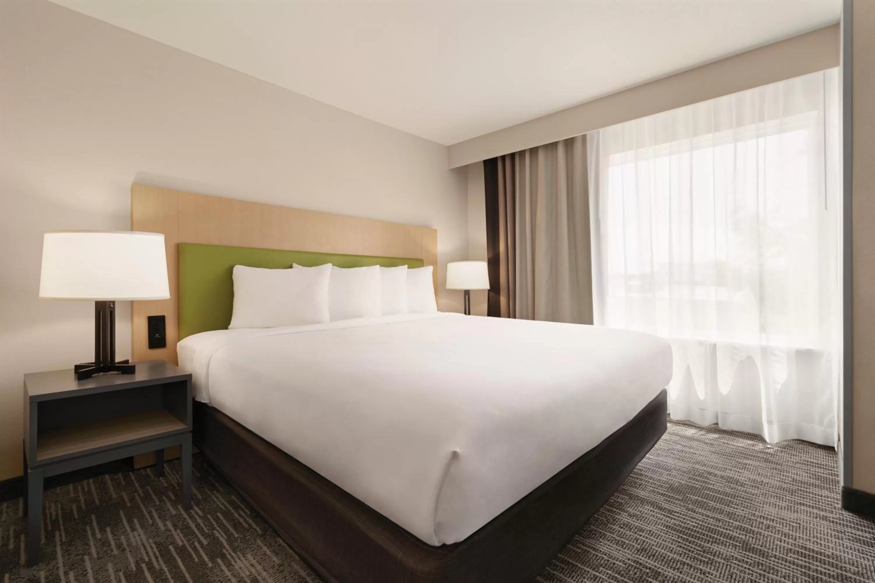 Bed in Country Inn & Suites by Radisson, Savannah Midtown, GA